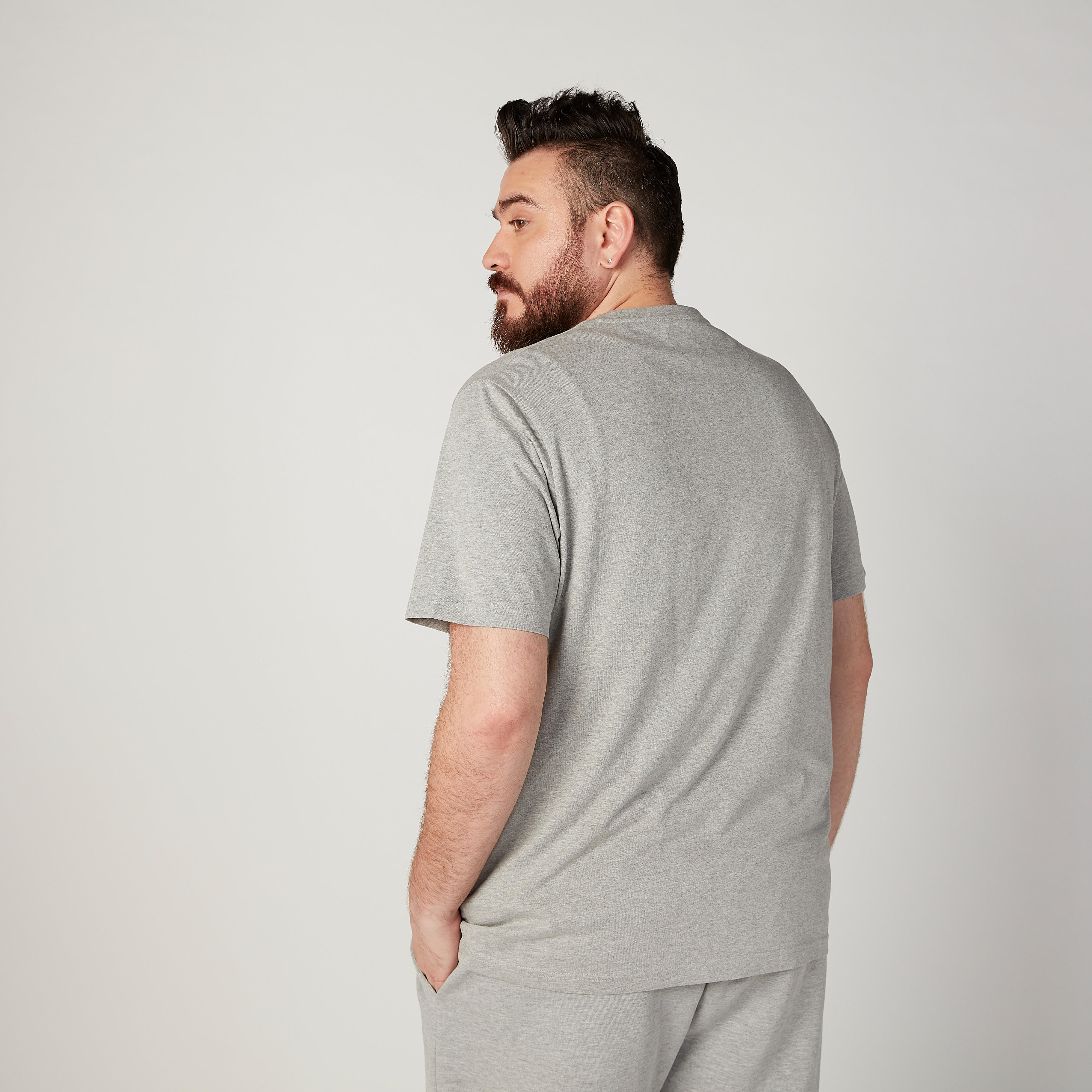 تيشيرت بياقة مستديرة وأكمام قصيرة وطبعات من كابا-men-clothing-sportswearandactivewear-tshirtsandpolos-image-4