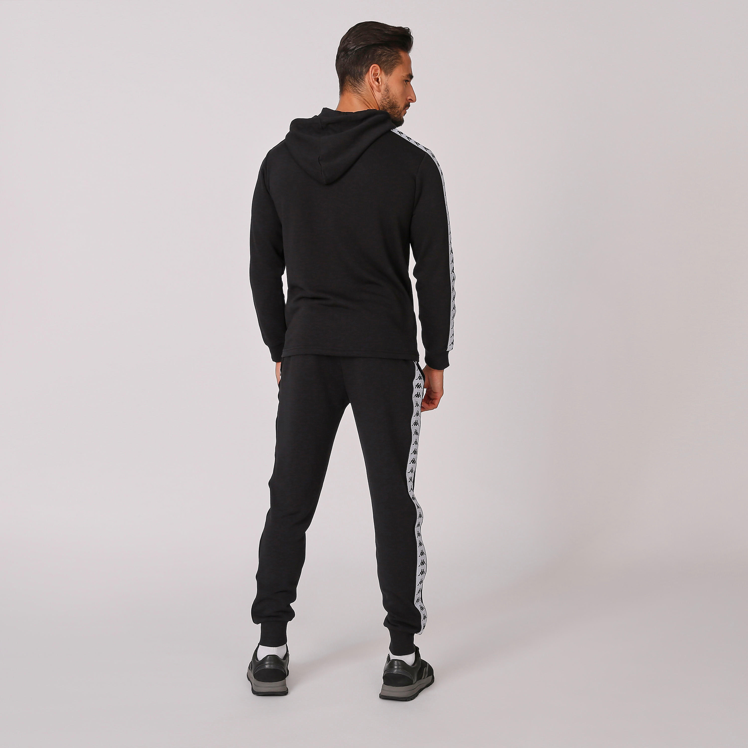 بدلة رياضية بطبعات من كابا-men-clothing-sportswearandactivewear-tracksuits-image-4