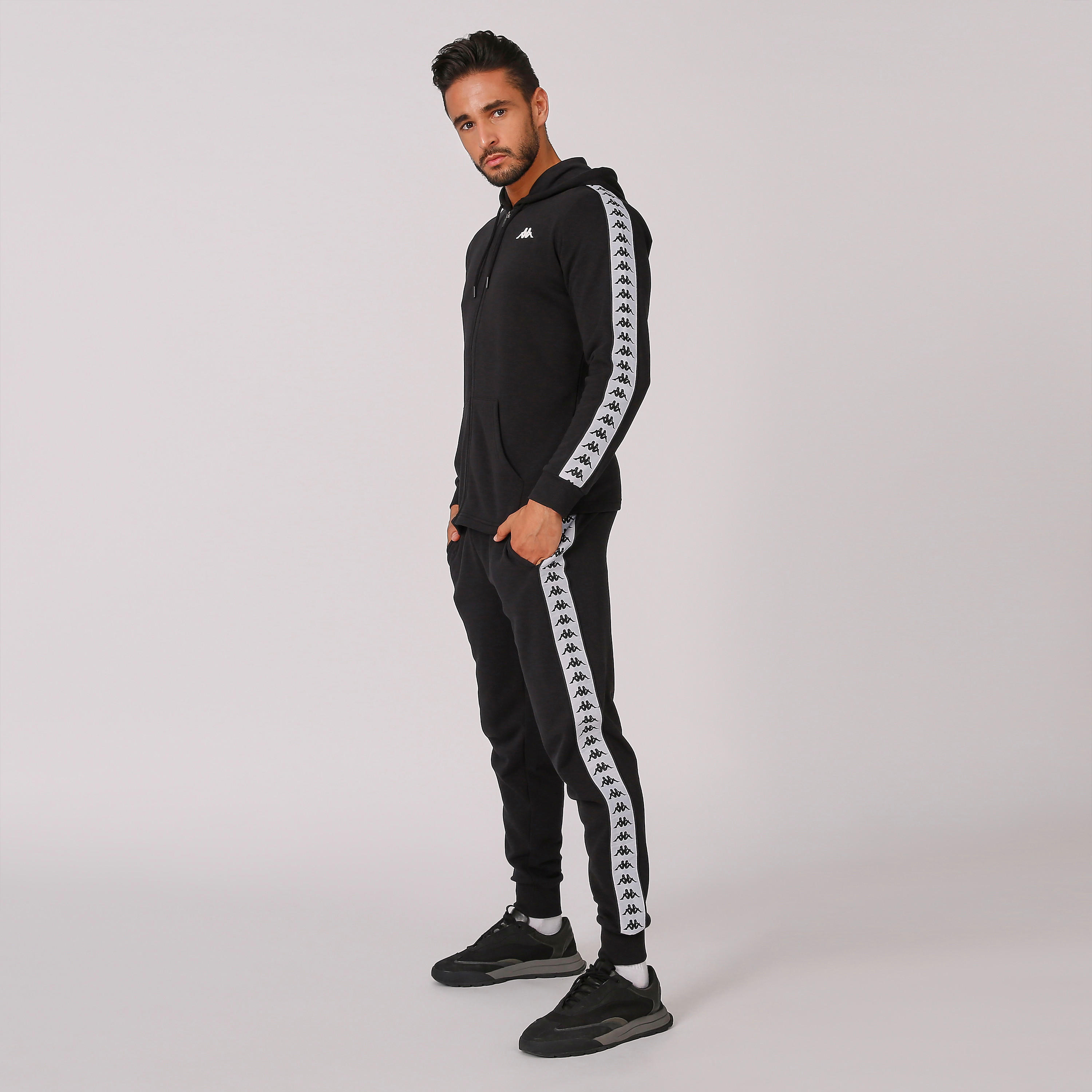 بدلة رياضية بطبعات من كابا-men-clothing-sportswearandactivewear-tracksuits-image-3