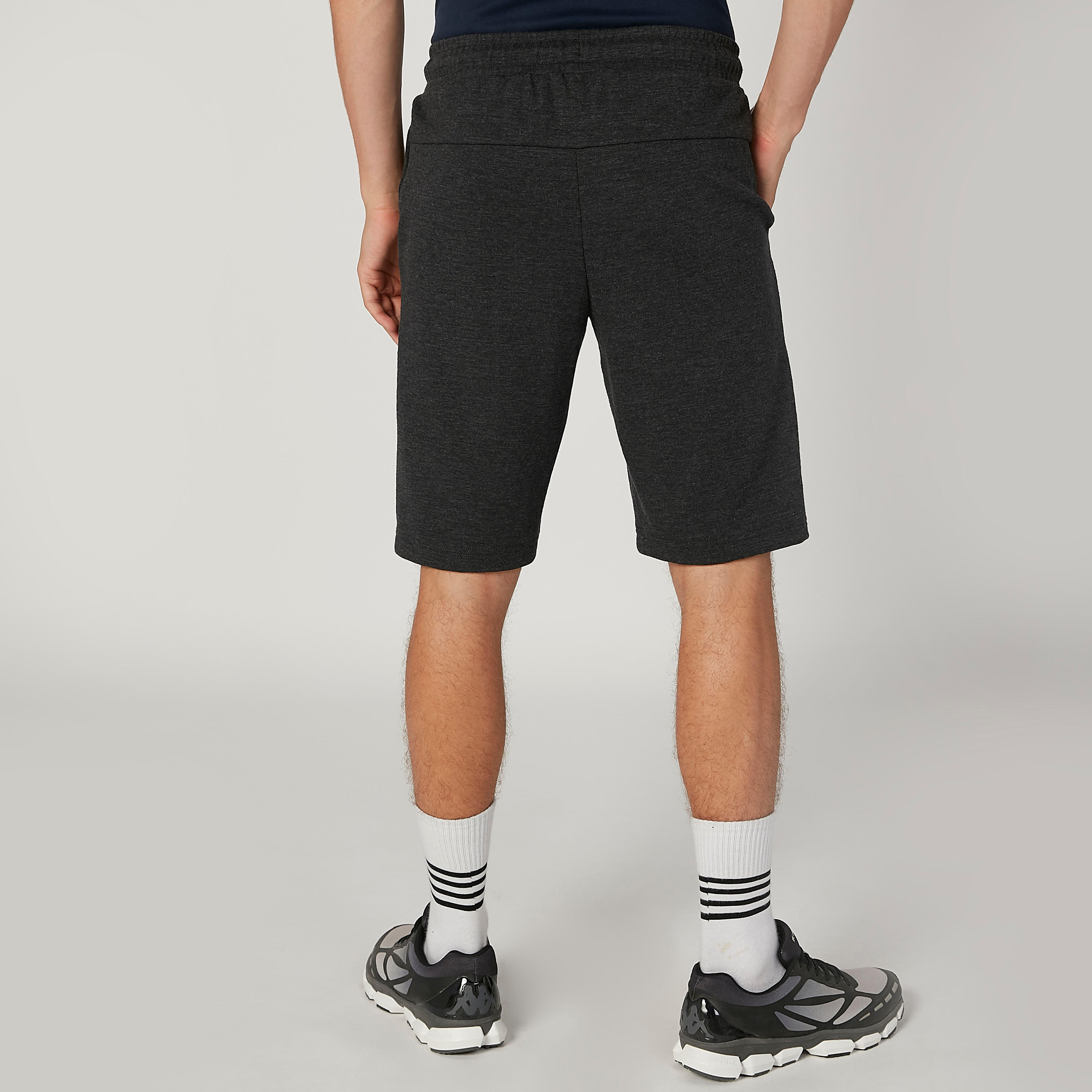 شورت بخصر مطاطي وجيوب وطبعات من كابا-men-clothing-sportswearandactivewear-bottoms-image-4