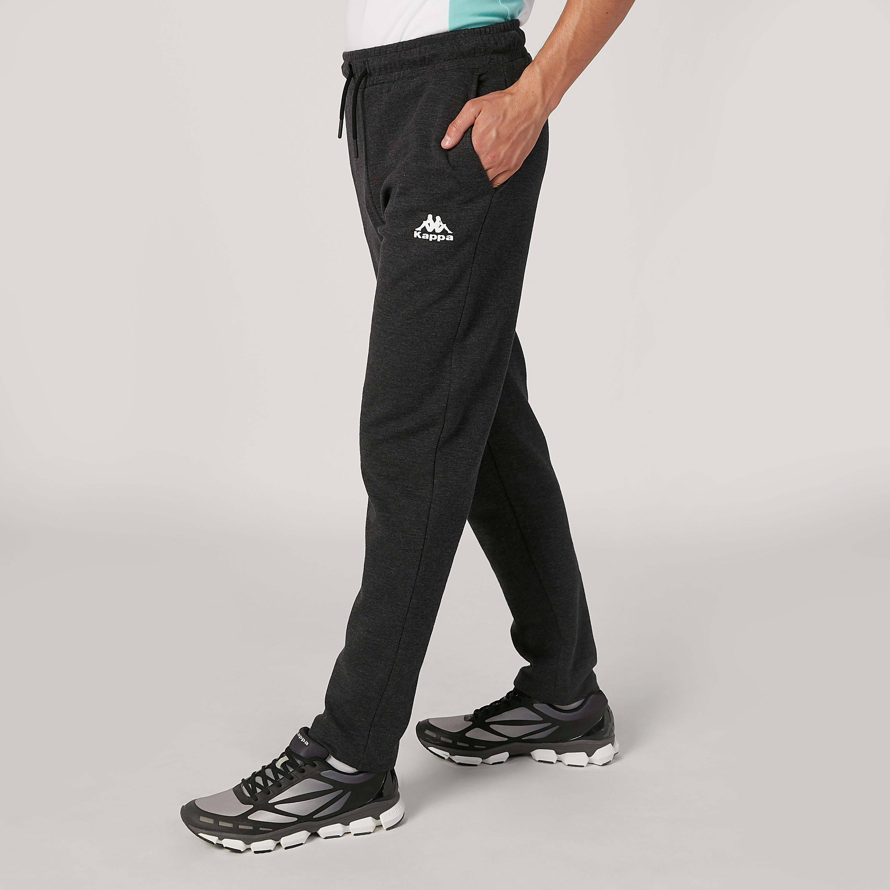 بنطال رياضي بخصر مطّاطي وجيوب من كابا-men-clothing-sportswearandactivewear-bottoms-image-5
