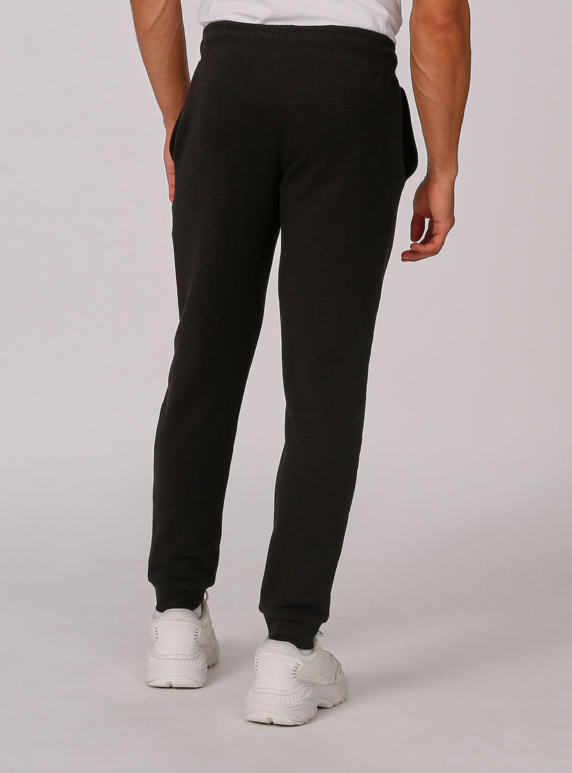 بنطلون رياضي سادة بخصر مطّاطي وجيوب من كابا-men-clothing-sportswearandactivewear-bottoms-image-2