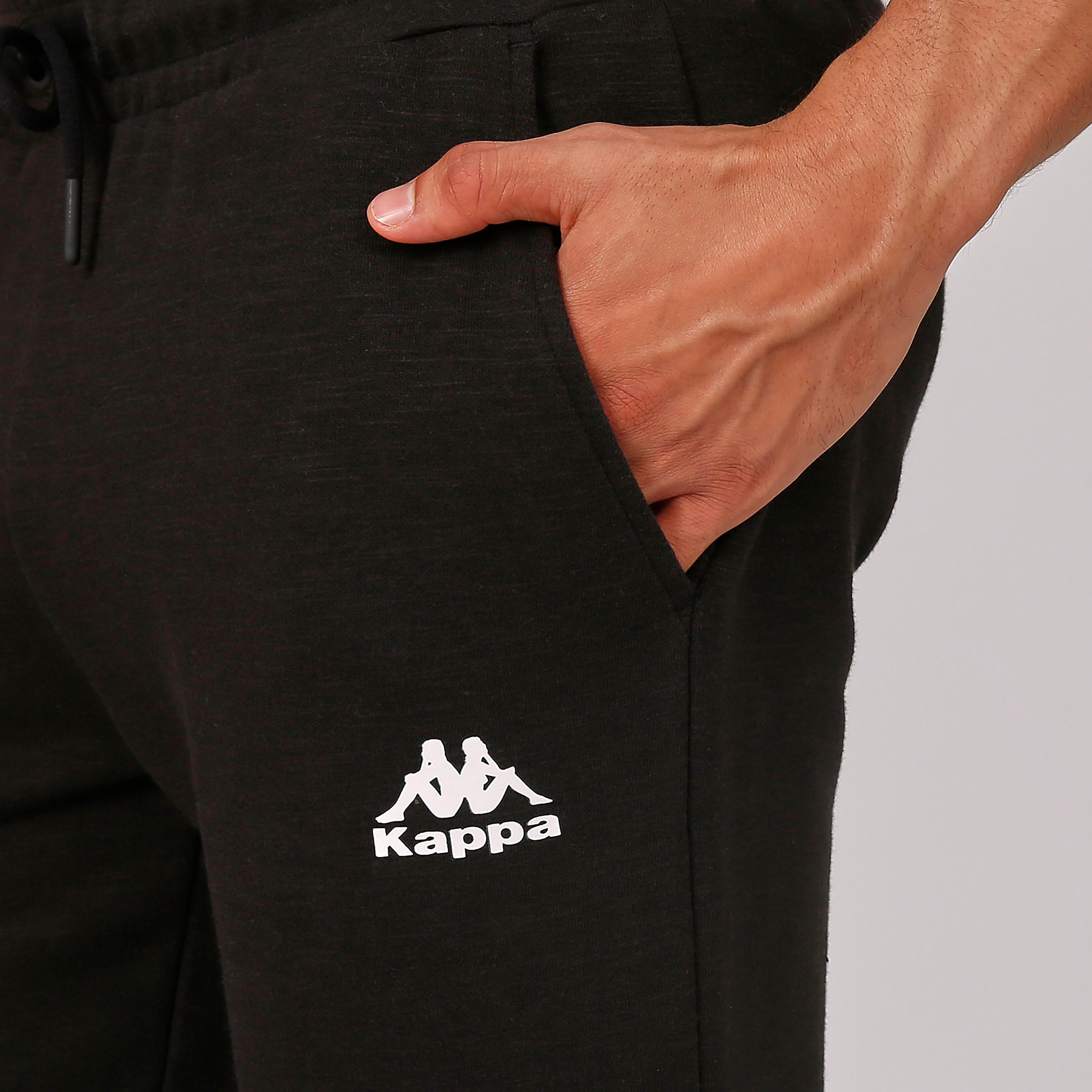 بنطلون رياضي سادة بخصر مطّاطي وجيوب من كابا-men-clothing-sportswearandactivewear-bottoms-image-4