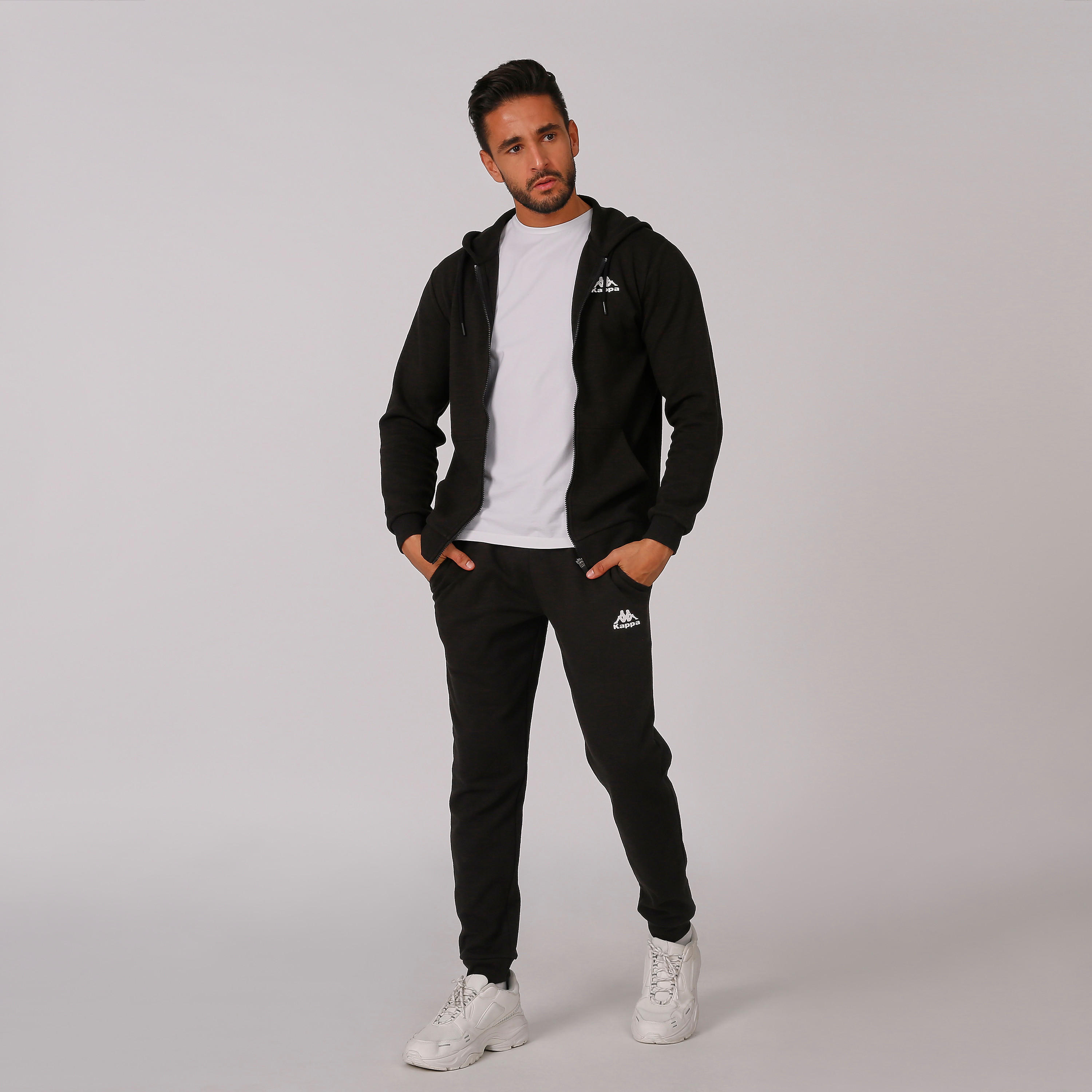 بنطلون رياضي سادة بخصر مطّاطي وجيوب من كابا-men-clothing-sportswearandactivewear-bottoms-image-5
