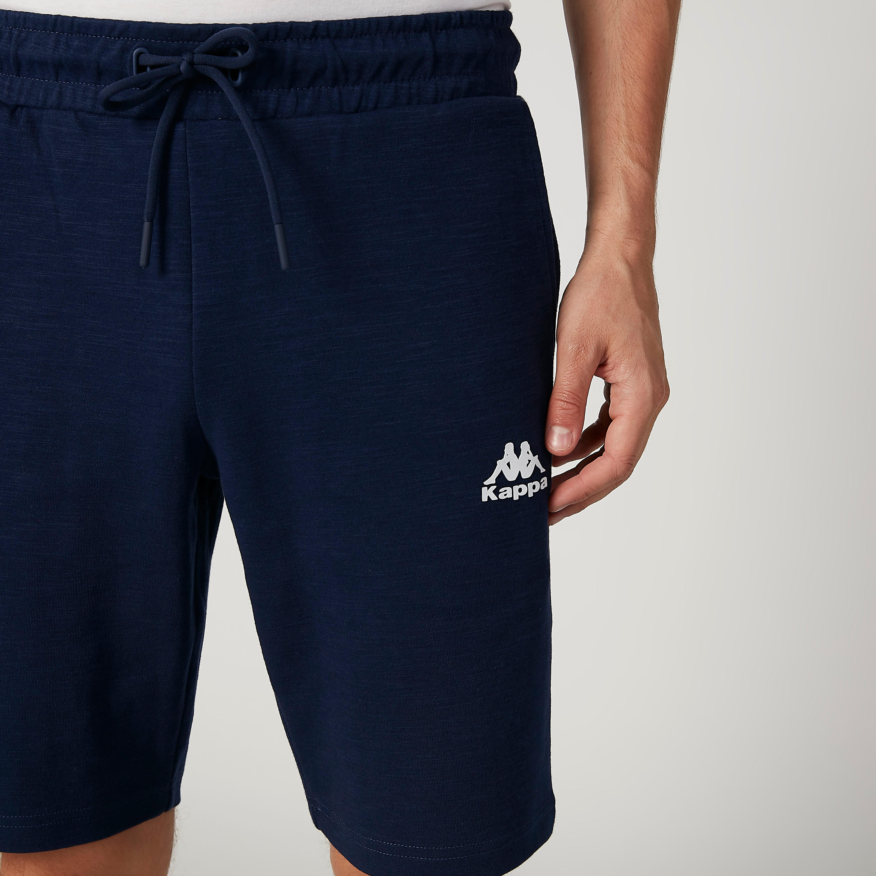 شورت بخصر مطاطي ورباط من كابا-men-clothing-sportswearandactivewear-bottoms-image-3