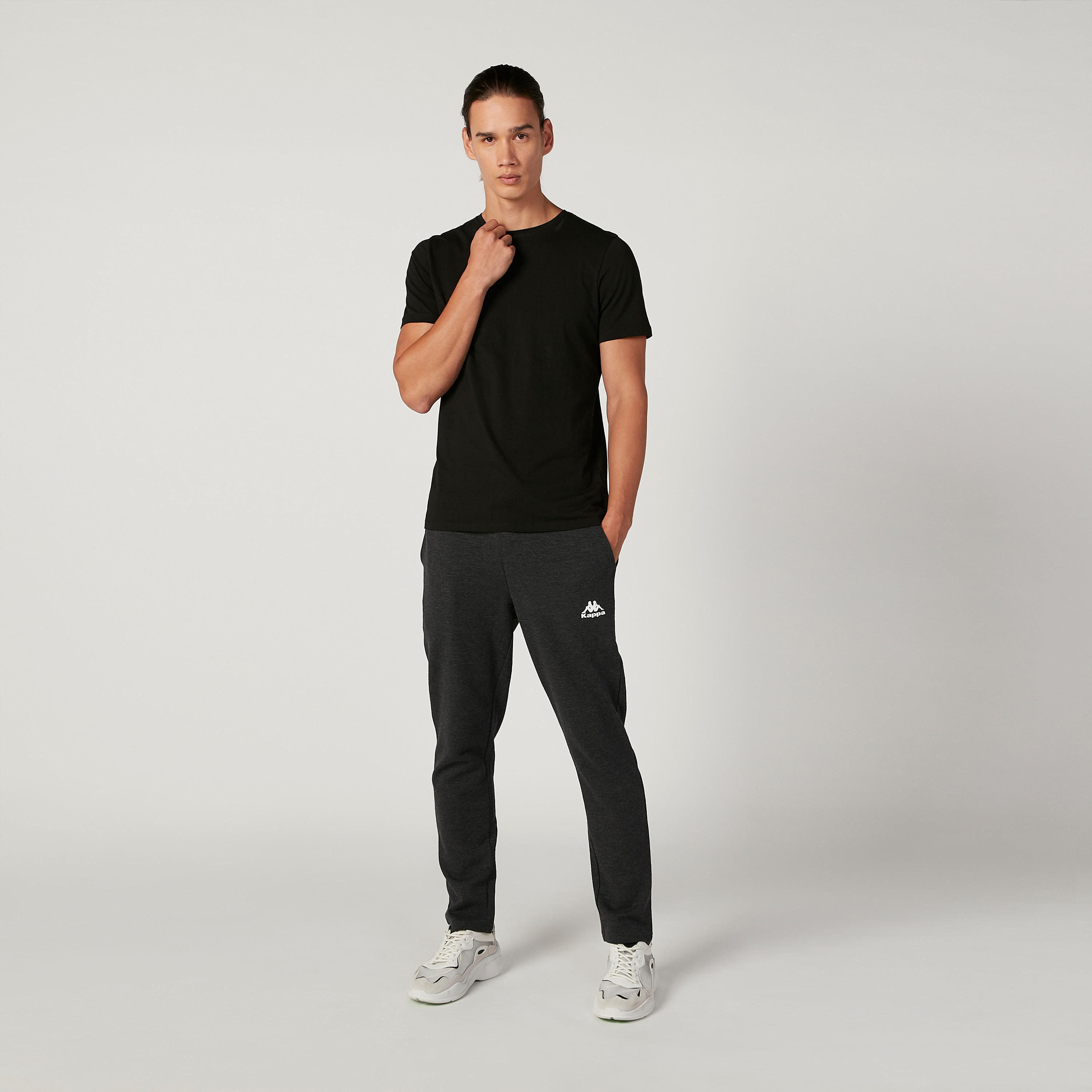 بنطلون سادة بخصر مطّاطي وجيوب من كابا-men-clothing-bottoms-trousersandchinos-trousers-image-2