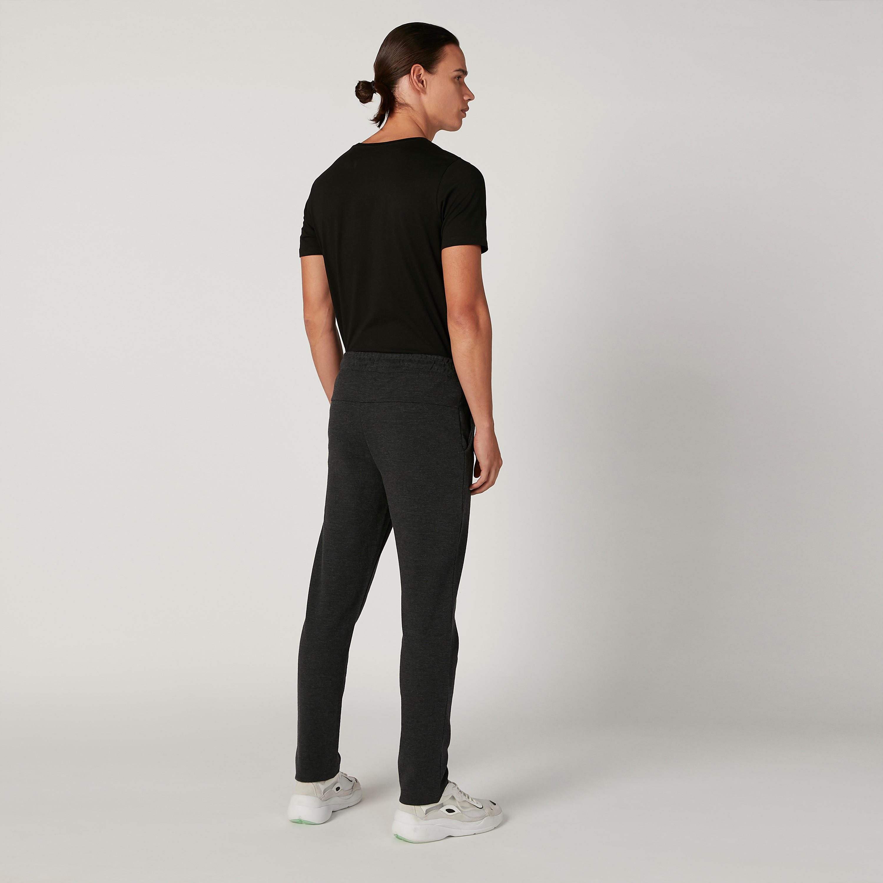 بنطلون سادة بخصر مطّاطي وجيوب من كابا-men-clothing-bottoms-trousersandchinos-trousers-image-4