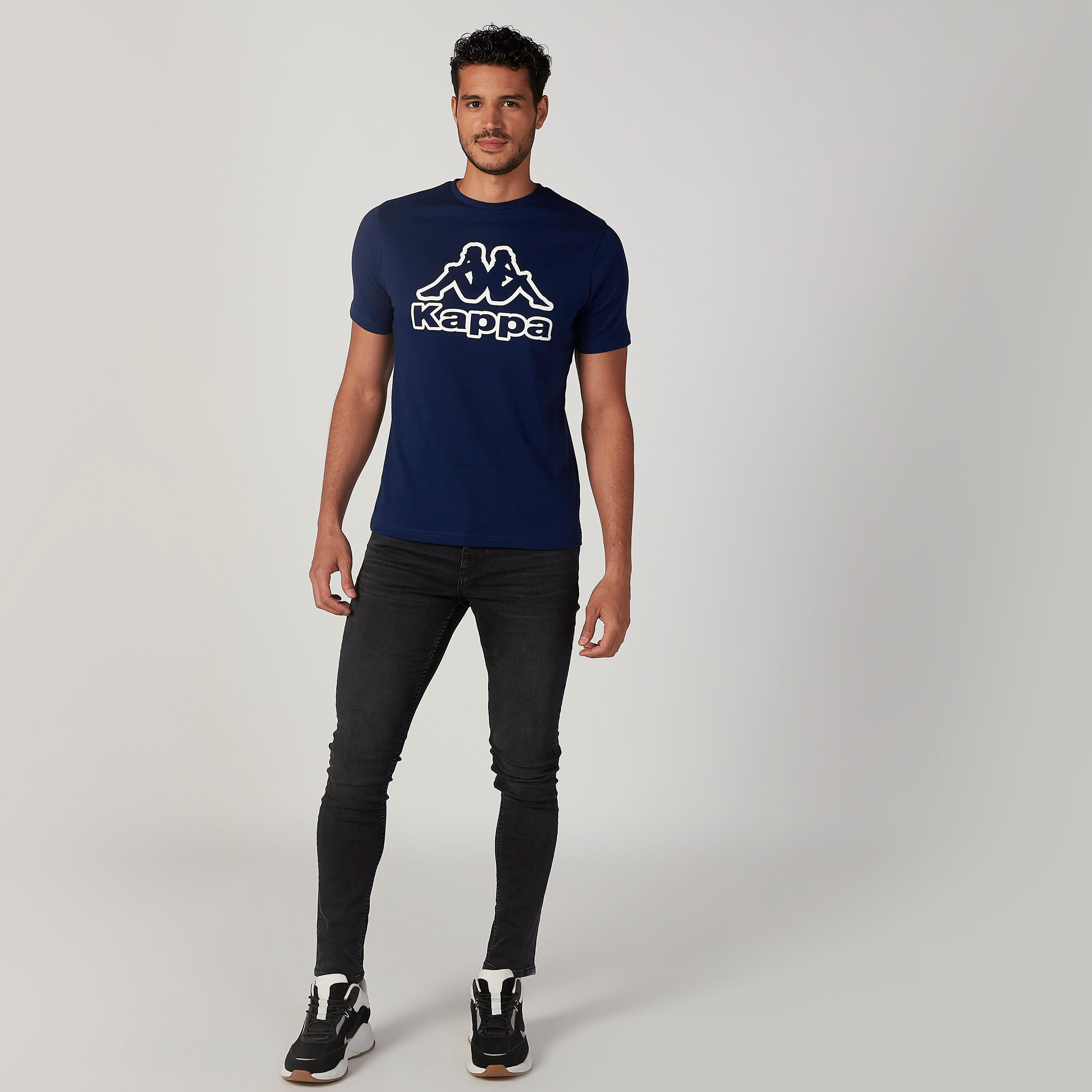 تيشيرت بياقة مستديرة وأكمام قصيرة وطبعات من كابا-men-clothing-sportswearandactivewear-tshirtsandpolos-image-2