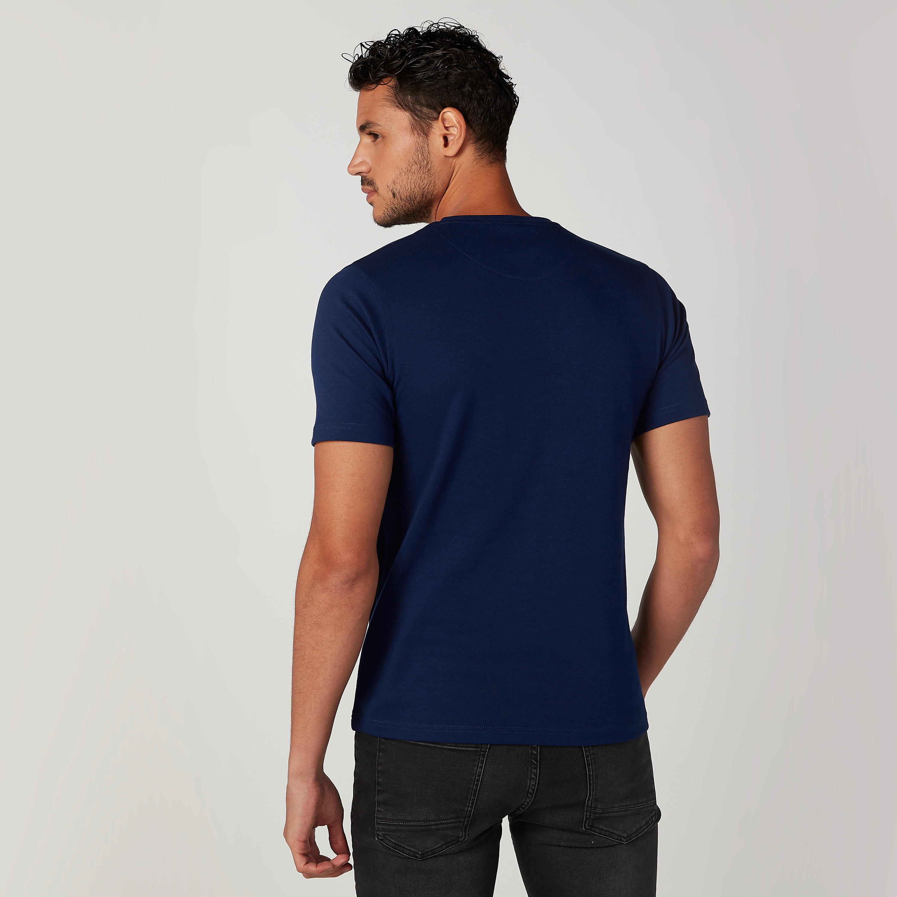 تيشيرت بياقة مستديرة وأكمام قصيرة وطبعات من كابا-men-clothing-sportswearandactivewear-tshirtsandpolos-image-4