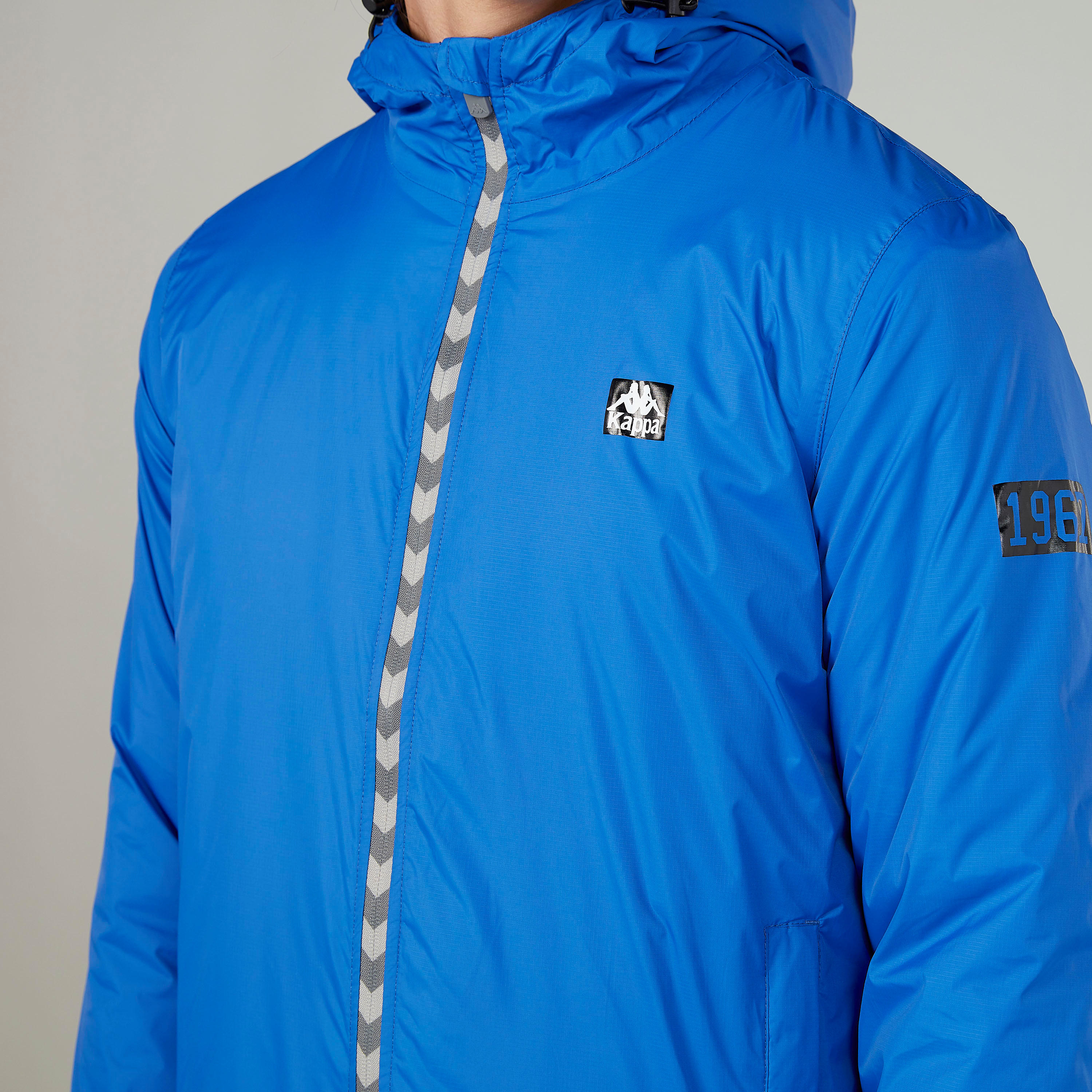جاكيت بقبعة وأكمام طويلة وطبعات من كابا-men-clothing-jacketsandblazers-jackets-image-2