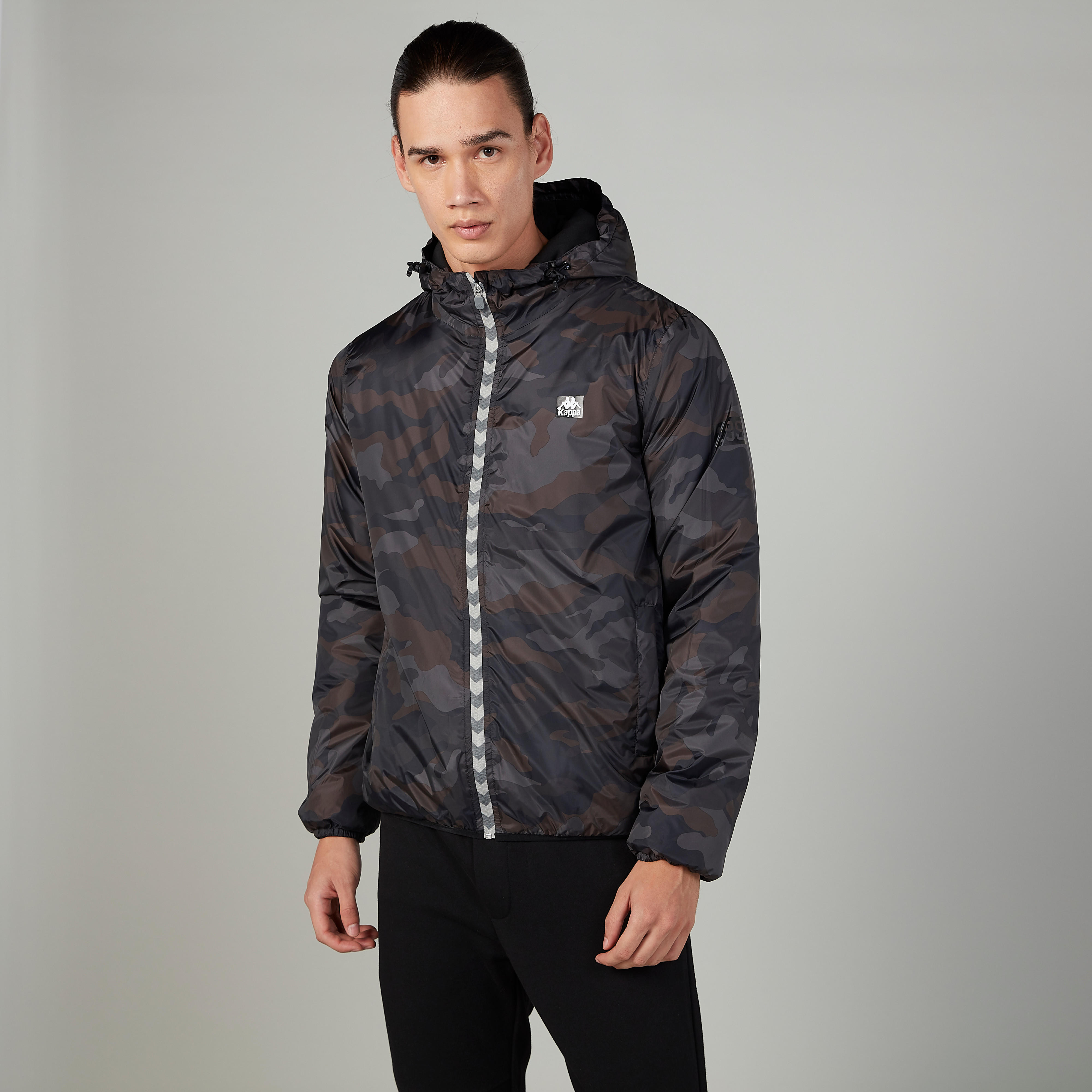 جاكيت بقبعة وأكمام طويلة وطبعات من كابا-men-clothing-jacketsandblazers-jackets-image-1
