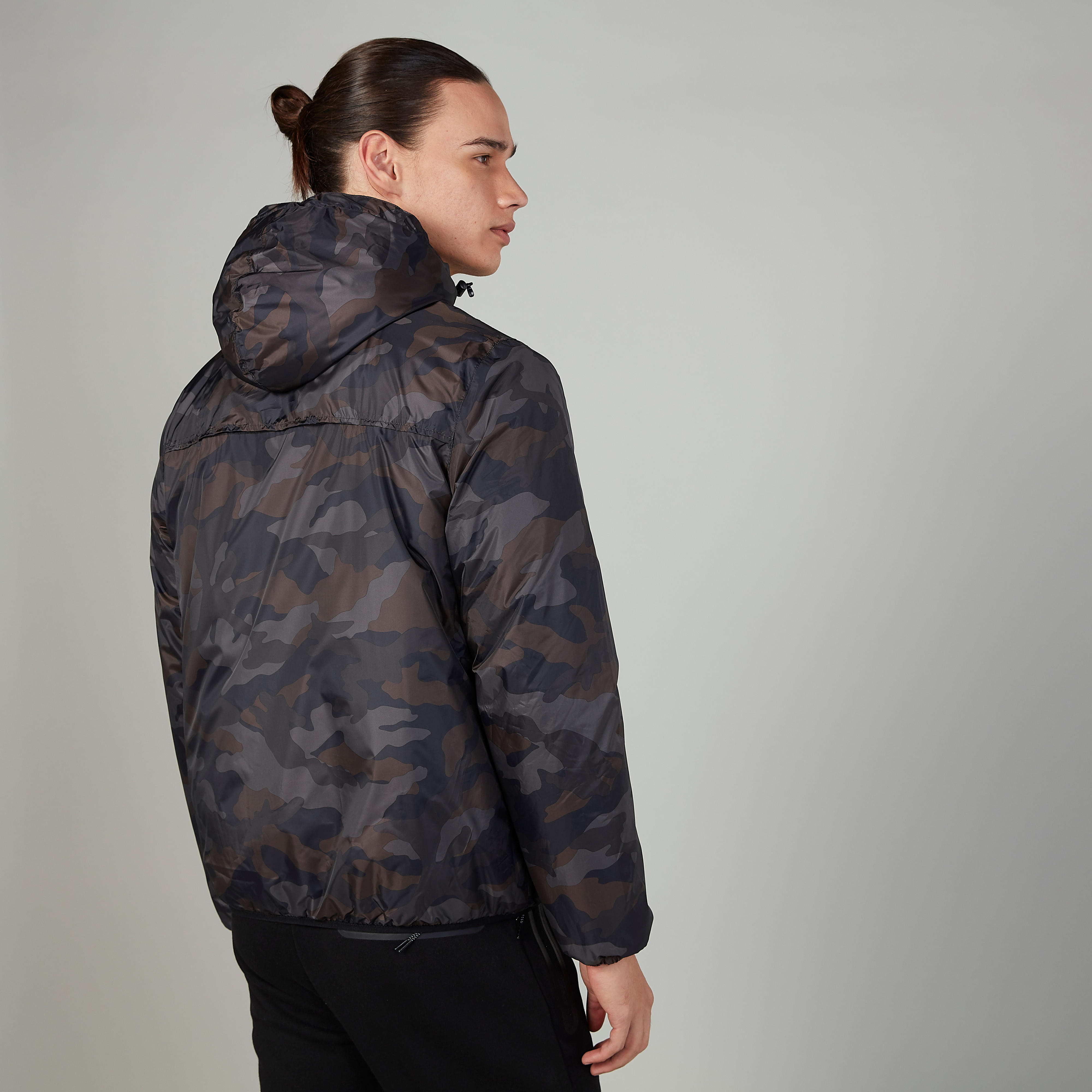 جاكيت بقبعة وأكمام طويلة وطبعات من كابا-men-clothing-jacketsandblazers-jackets-image-4