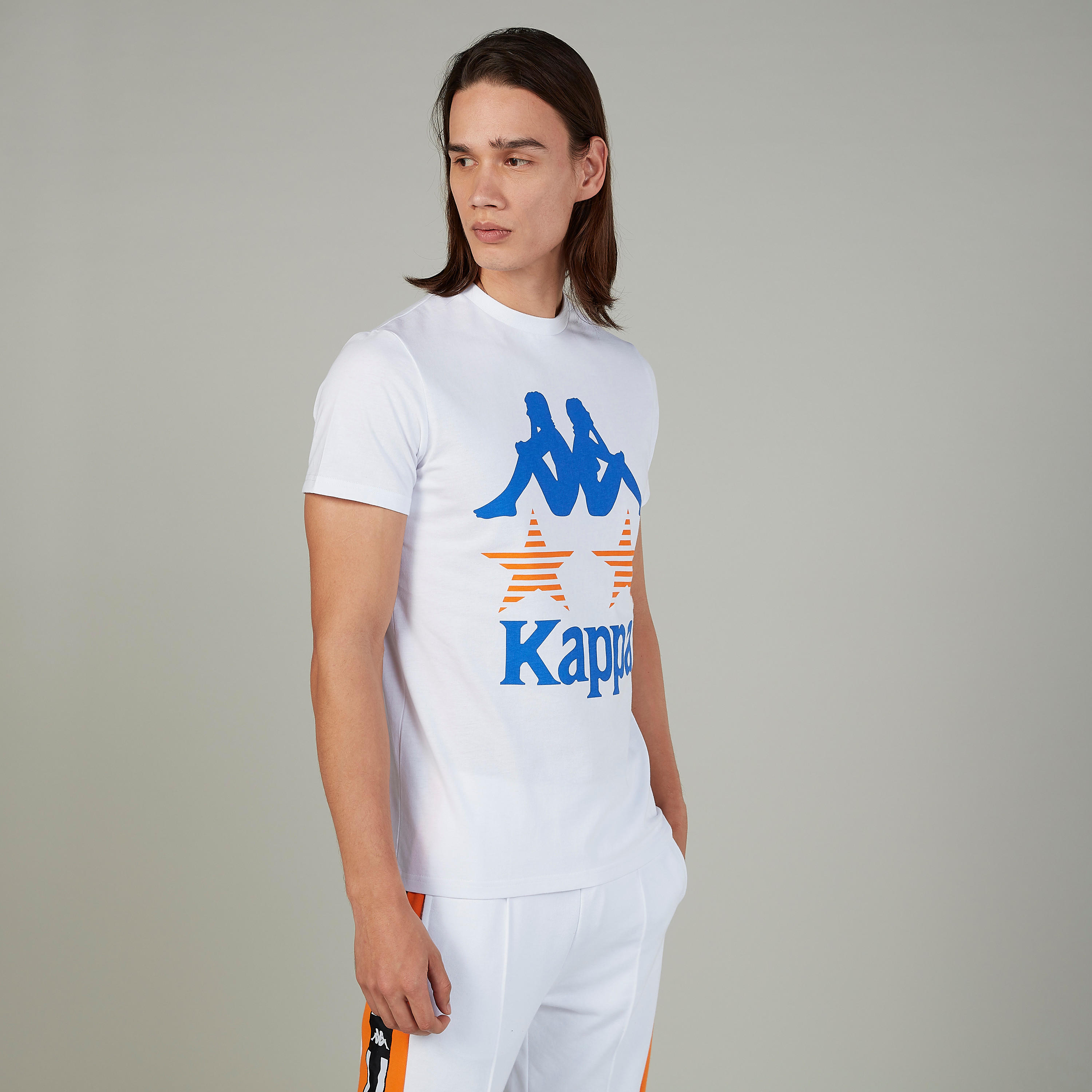 تيشيرت بياقة ضيّقة وأكمام قصيرة وطبعات من كابا-men-clothing-sportswearandactivewear-tshirtsandpolos-image-1