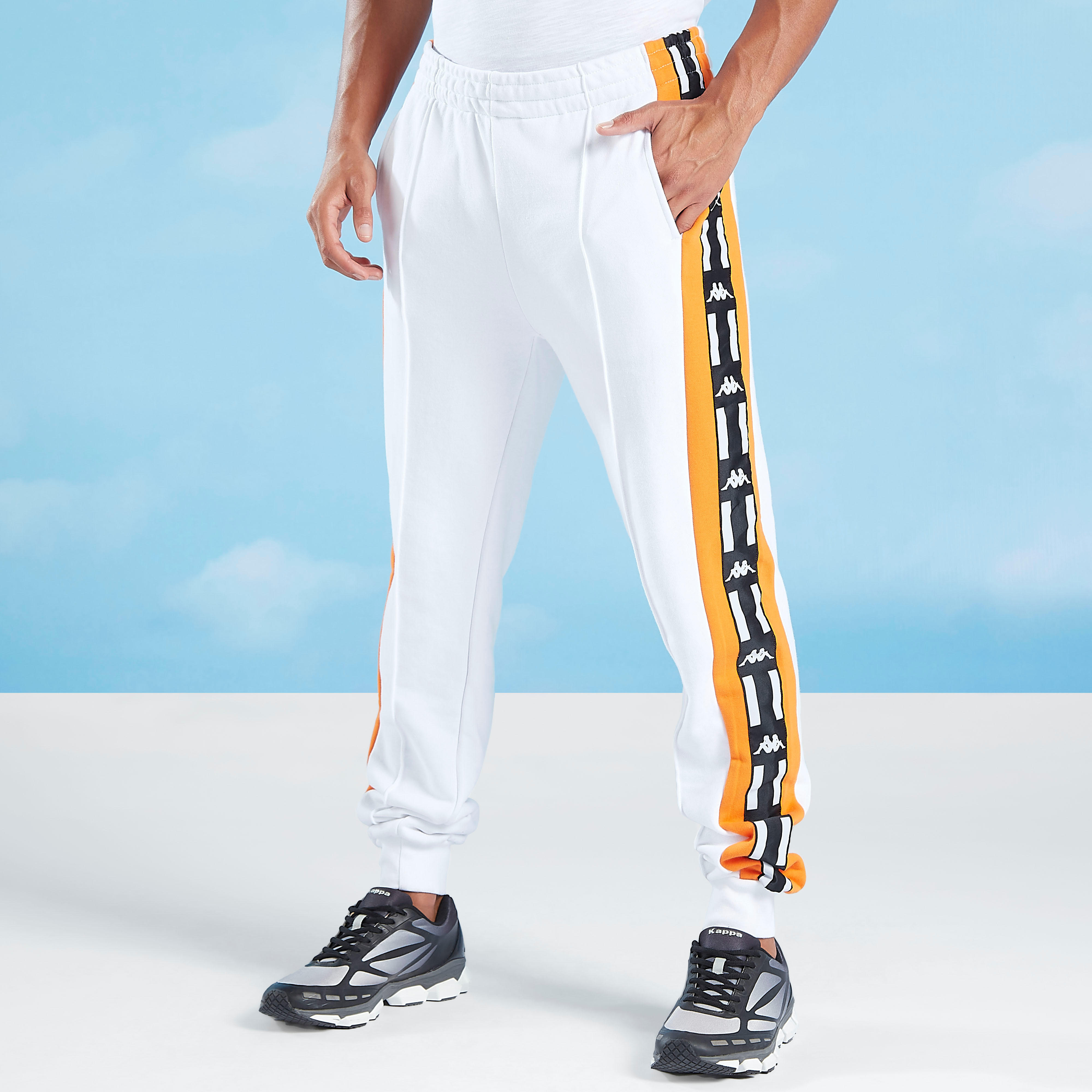 بنطلون رياضي بخصر مطّاطي وجيوب وطبعات من كابا-men-clothing-sportswearandactivewear-bottoms-image-1