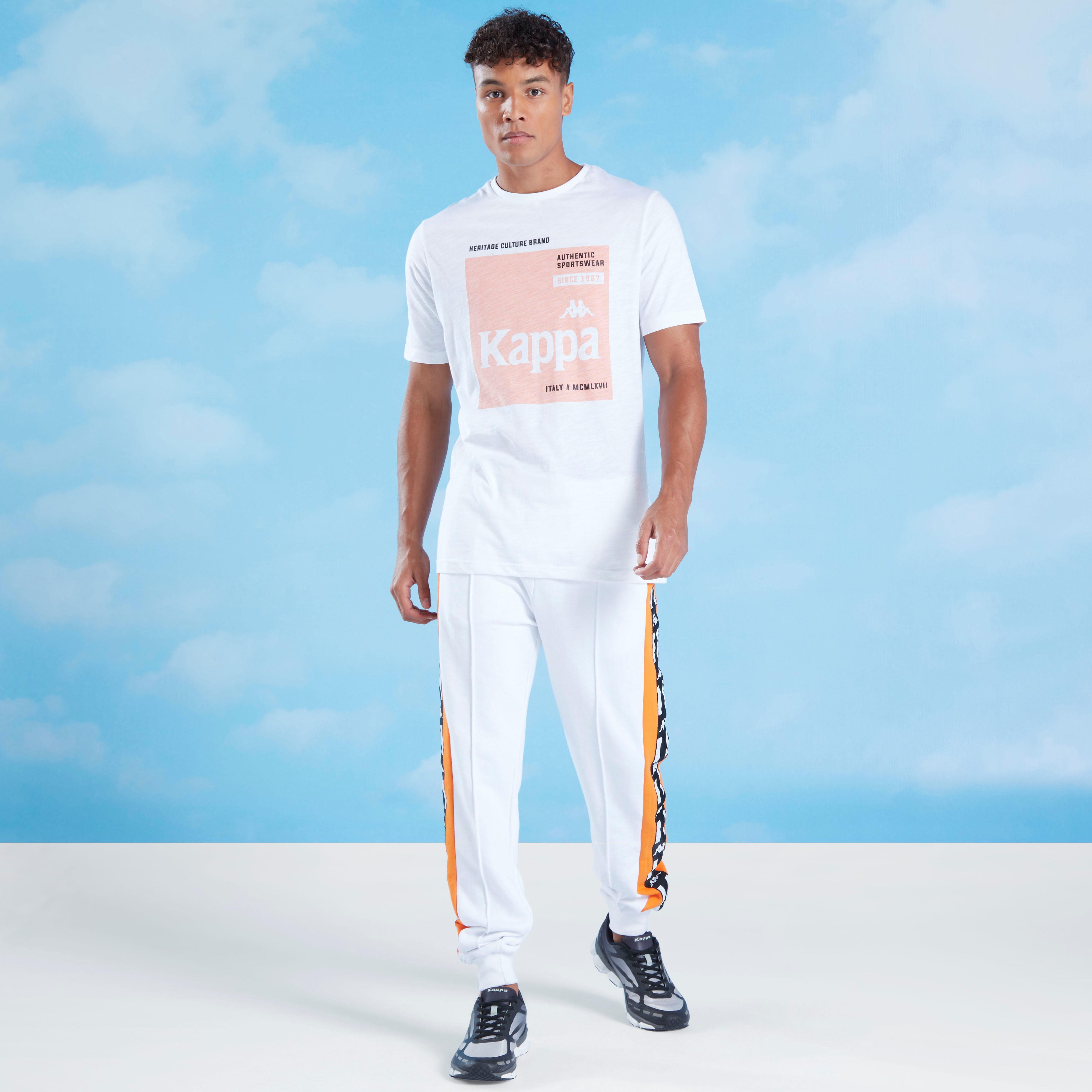 بنطلون رياضي بخصر مطّاطي وجيوب وطبعات من كابا-men-clothing-sportswearandactivewear-bottoms-image-2