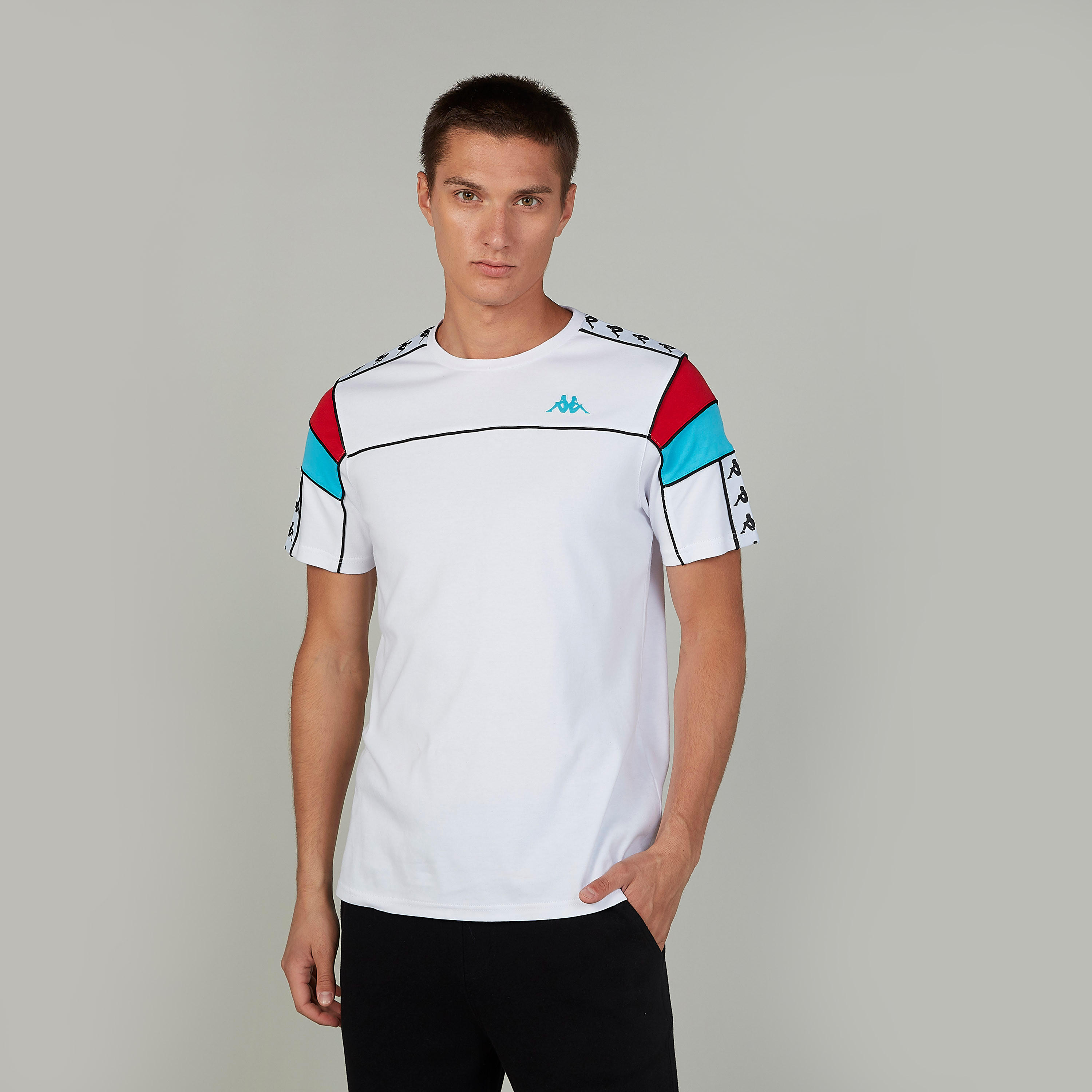 تيشيرت بياقة ضيّقة وأكمام قصيرة وطبعات من كابا-men-clothing-sportswearandactivewear-tshirtsandpolos-image-1