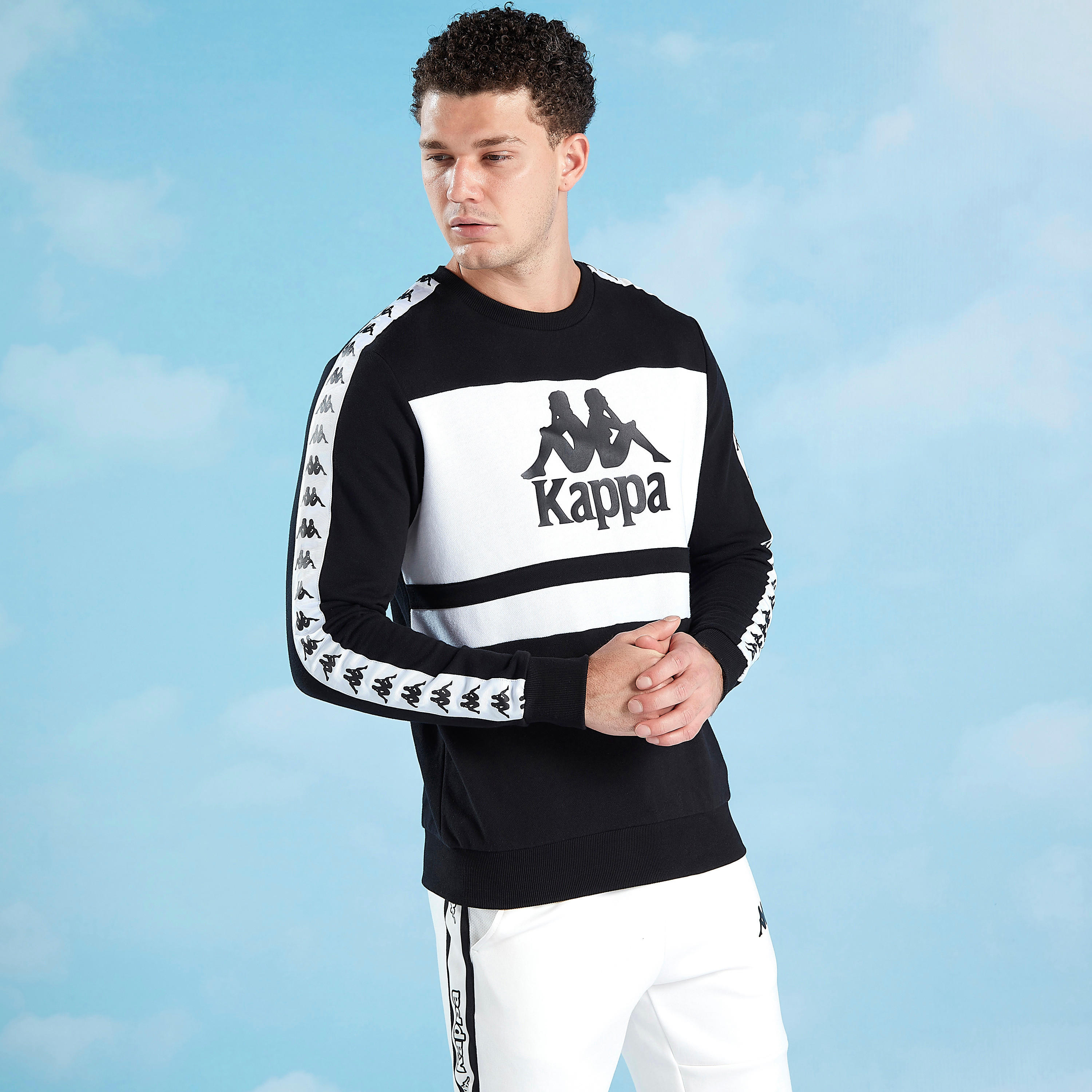 سويت شيرت بياقة مستديرة وأكمام طويلة وطبعات من كابا-men-winterwear-hoodiesandsweatshirts-image-2