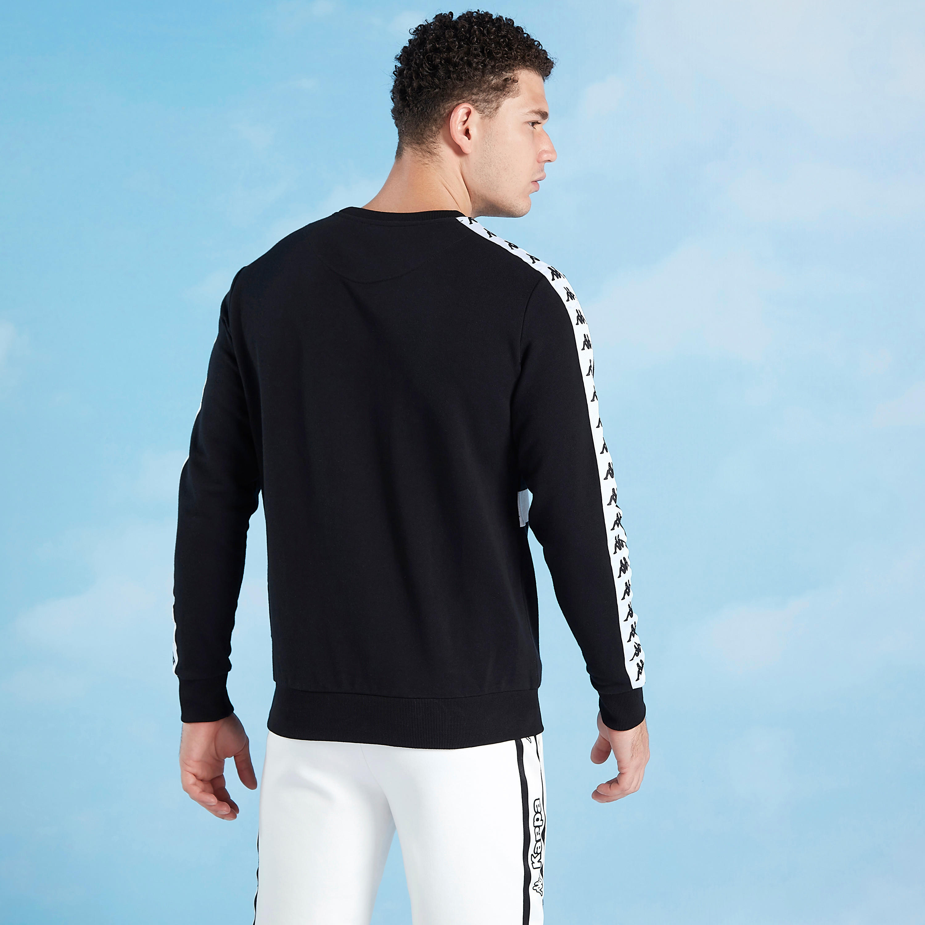 سويت شيرت بياقة مستديرة وأكمام طويلة وطبعات من كابا-men-winterwear-hoodiesandsweatshirts-image-5