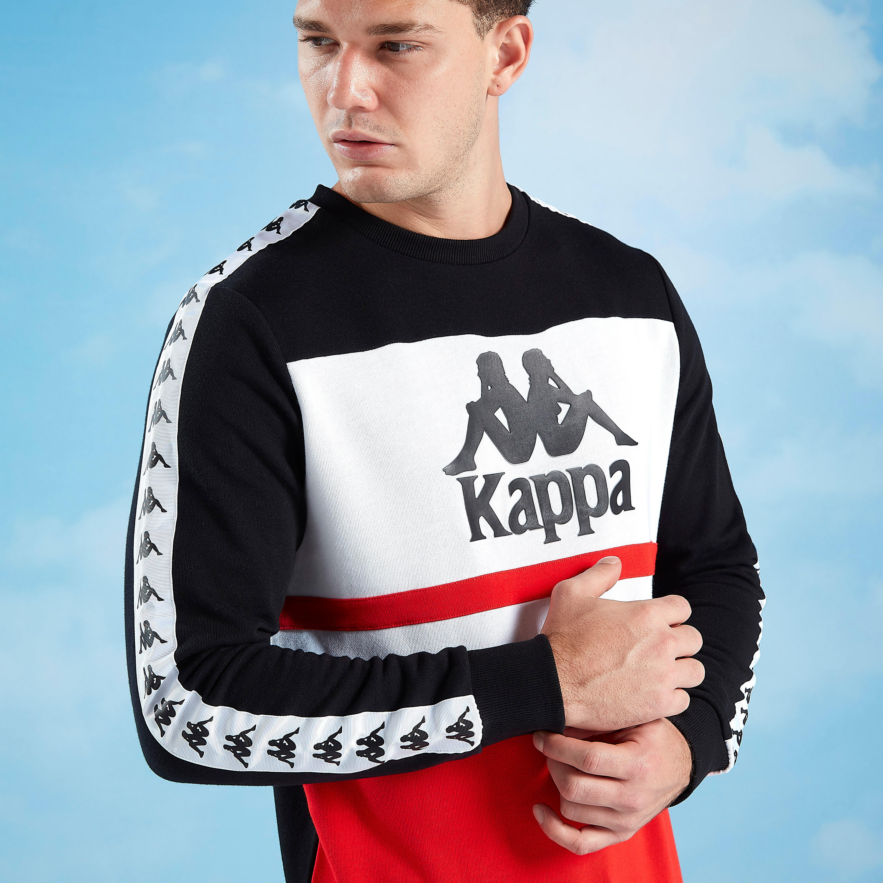 سويت شيرت بياقة ضيّقة وأكمام طويلة وطبعات من كابا-men-winterwear-hoodiesandsweatshirts-image-3