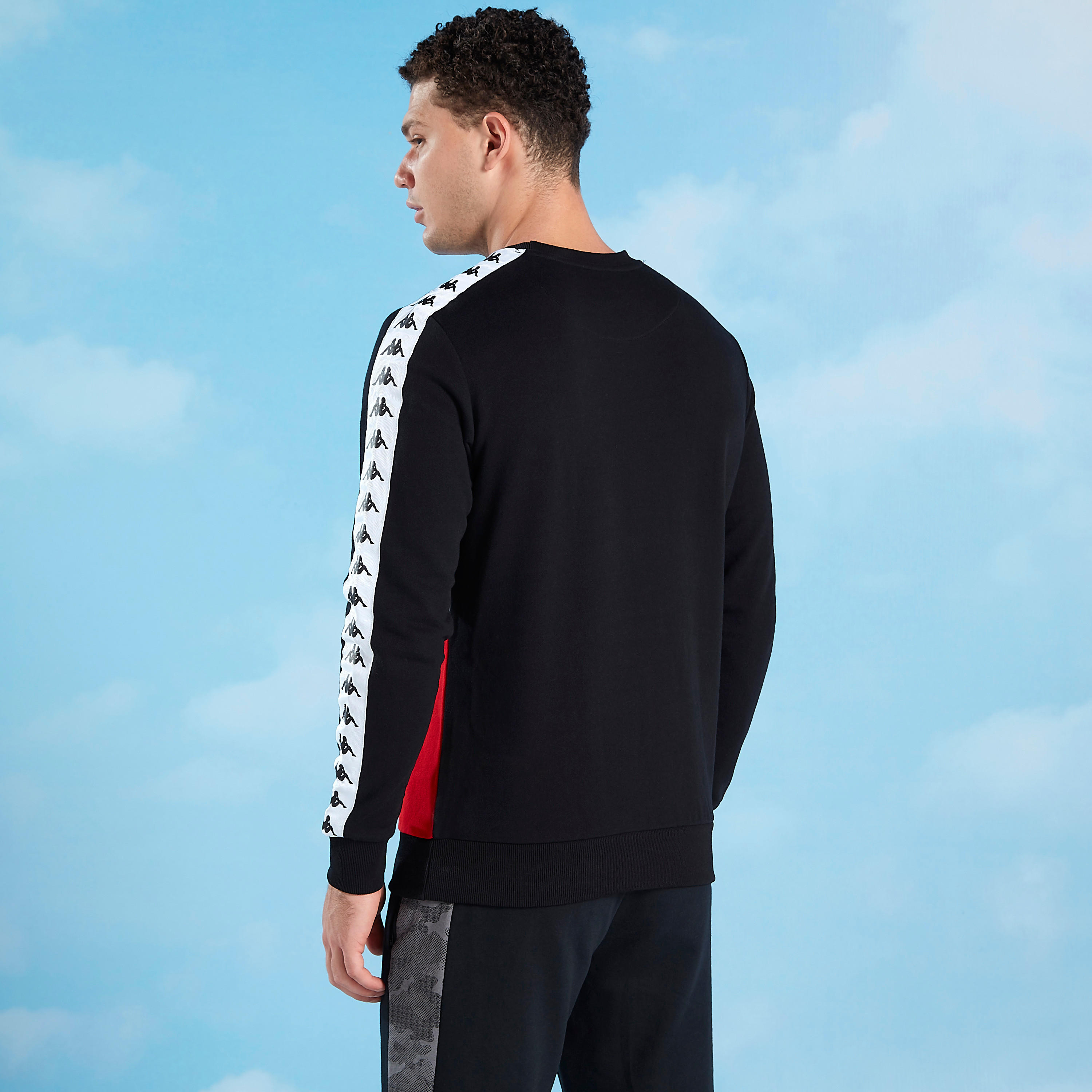 سويت شيرت بياقة ضيّقة وأكمام طويلة وطبعات من كابا-men-winterwear-hoodiesandsweatshirts-image-4