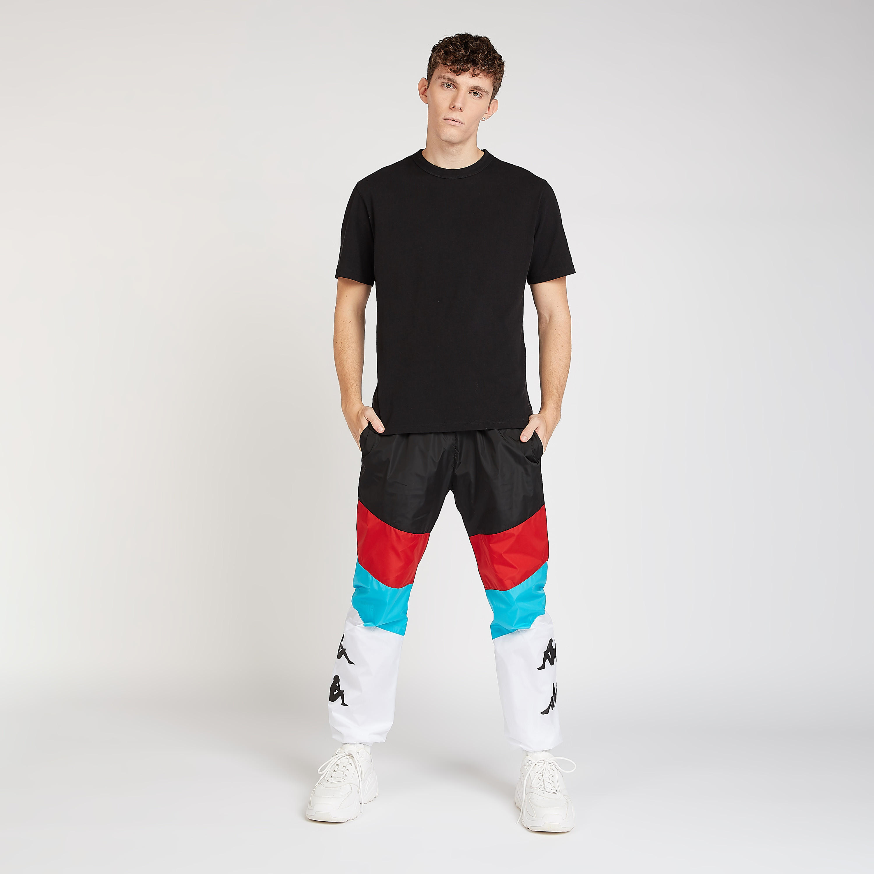 بنطلون رياضي قوالب ملوّنة بتفاصيل طبعات شعار من كابا-men-clothing-sportswearandactivewear-bottoms-image-3