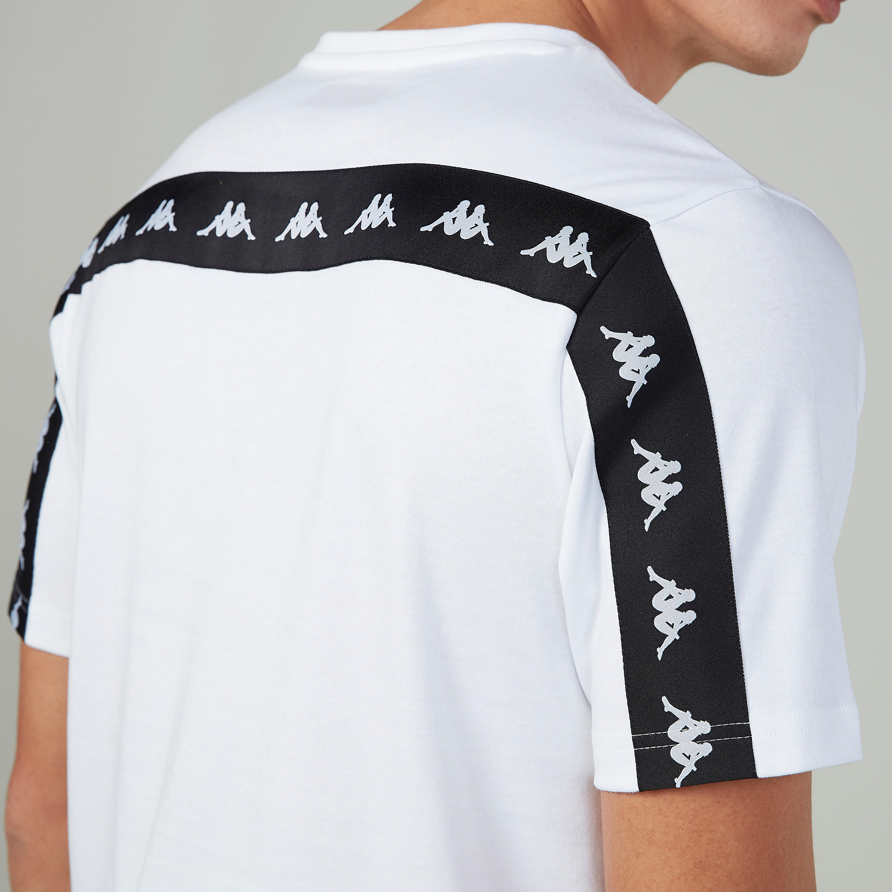 تيشيرت بياقة مستديرة وأكمام قصيرة وطبعات من كابا-men-clothing-sportswearandactivewear-tshirtsandpolos-image-3