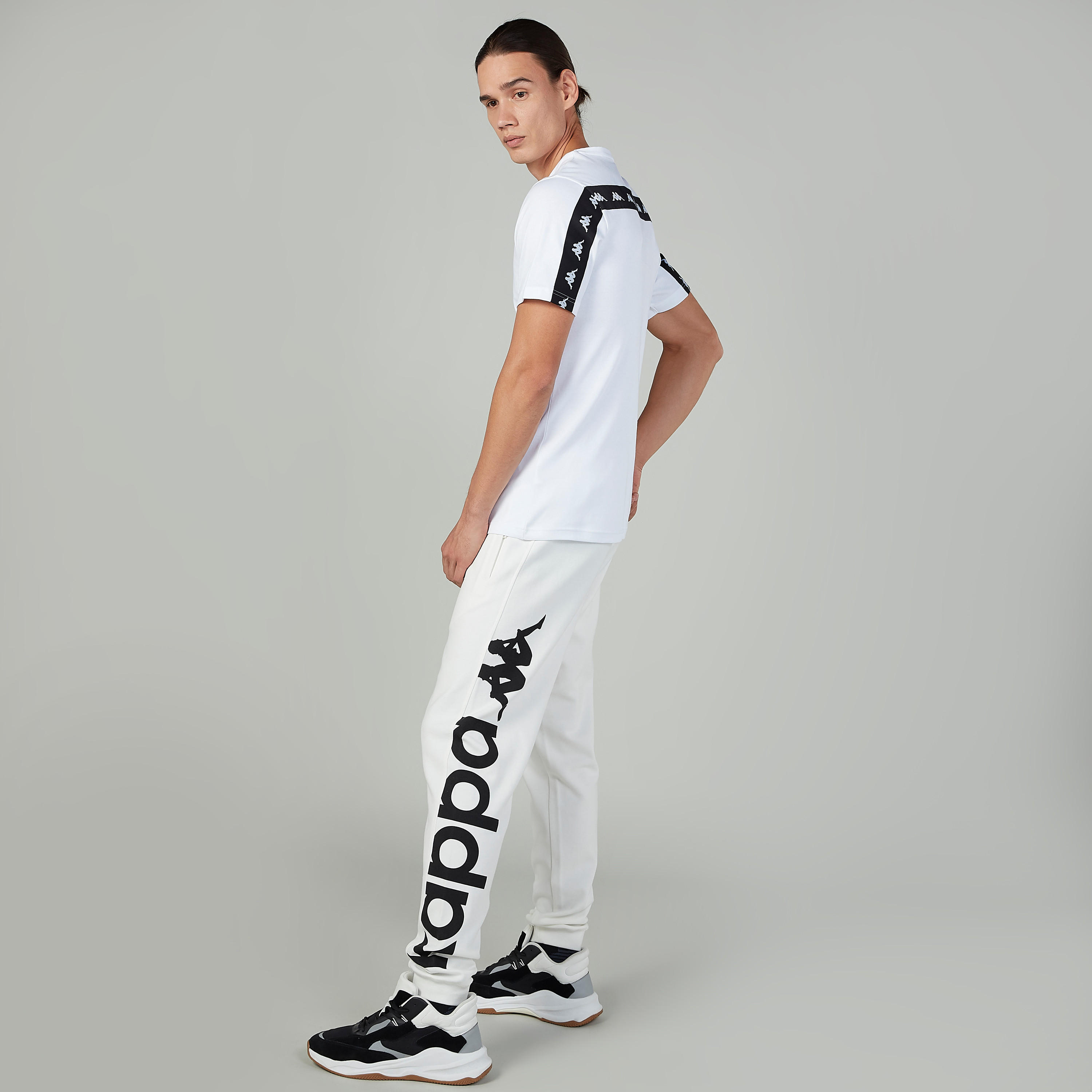 تيشيرت بياقة مستديرة وأكمام قصيرة وطبعات من كابا-men-clothing-sportswearandactivewear-tshirtsandpolos-image-5