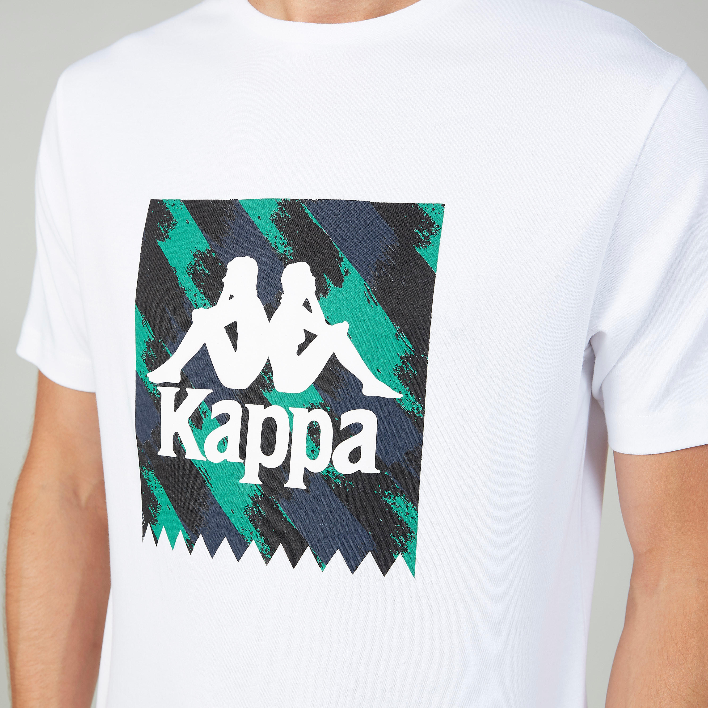 تيشيرت بياقة مستديرة وأكمام قصيرة وطبعات من كابا-men-clothing-sportswearandactivewear-tshirtsandpolos-image-3