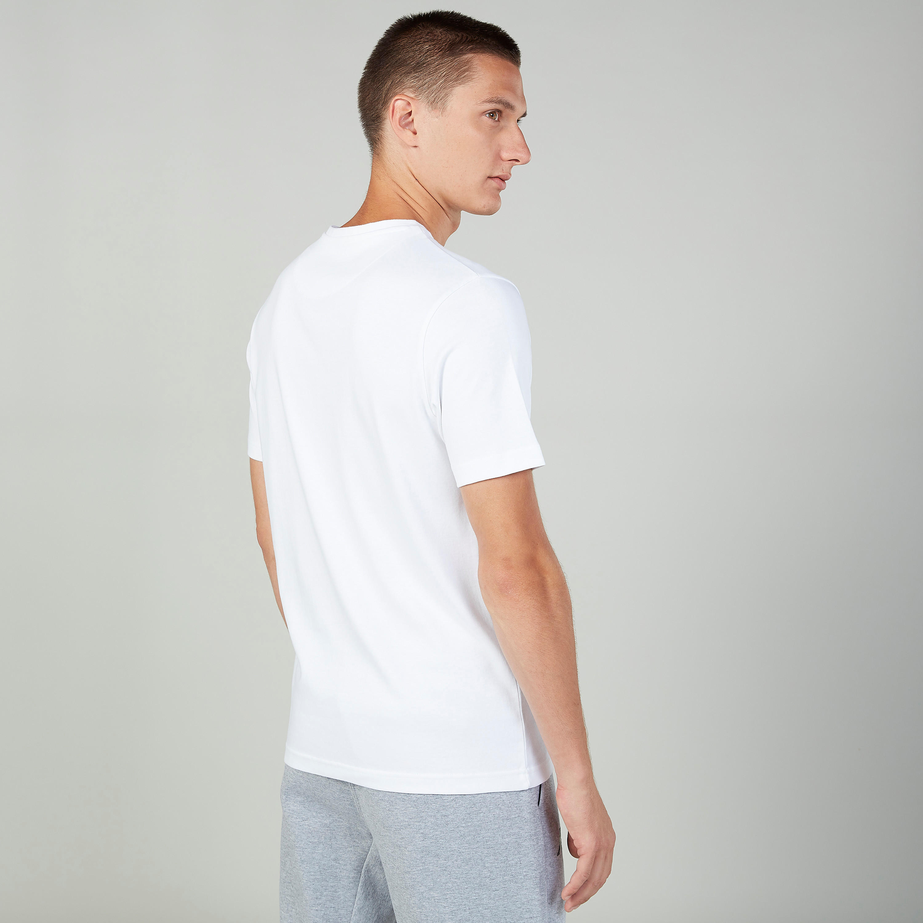 تيشيرت بياقة مستديرة وأكمام قصيرة وطبعات من كابا-men-clothing-sportswearandactivewear-tshirtsandpolos-image-4
