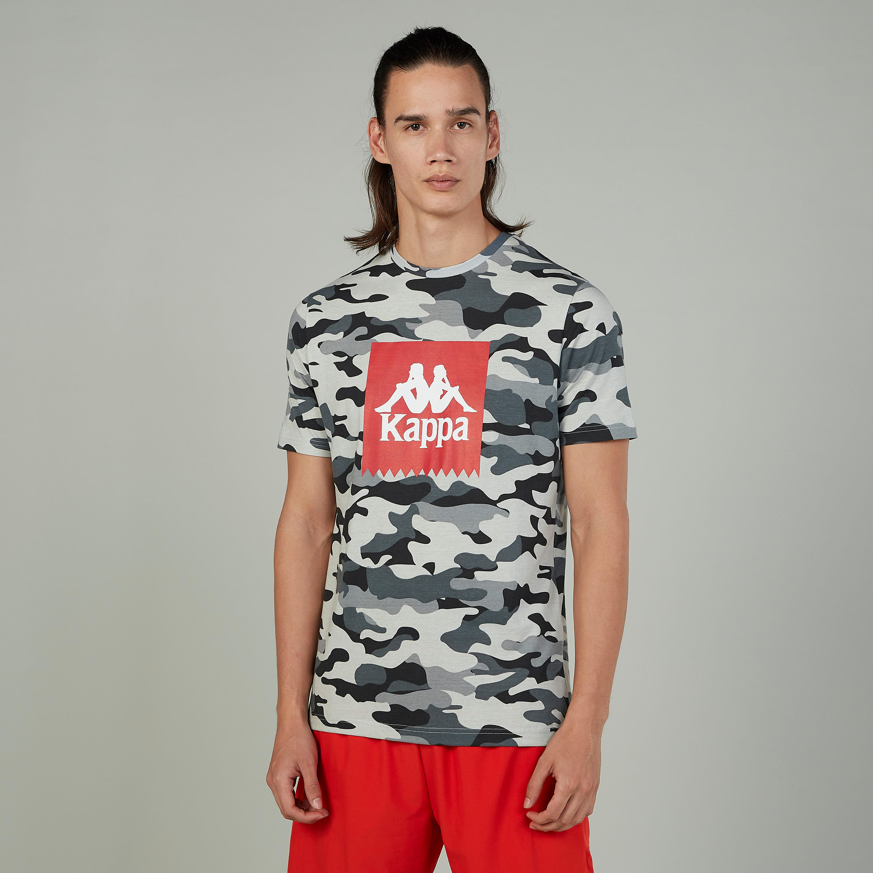 تيشيرت بياقة مستديرة وأكمام قصيرة وطبعات من كابا-men-clothing-sportswearandactivewear-tshirtsandpolos-image-4