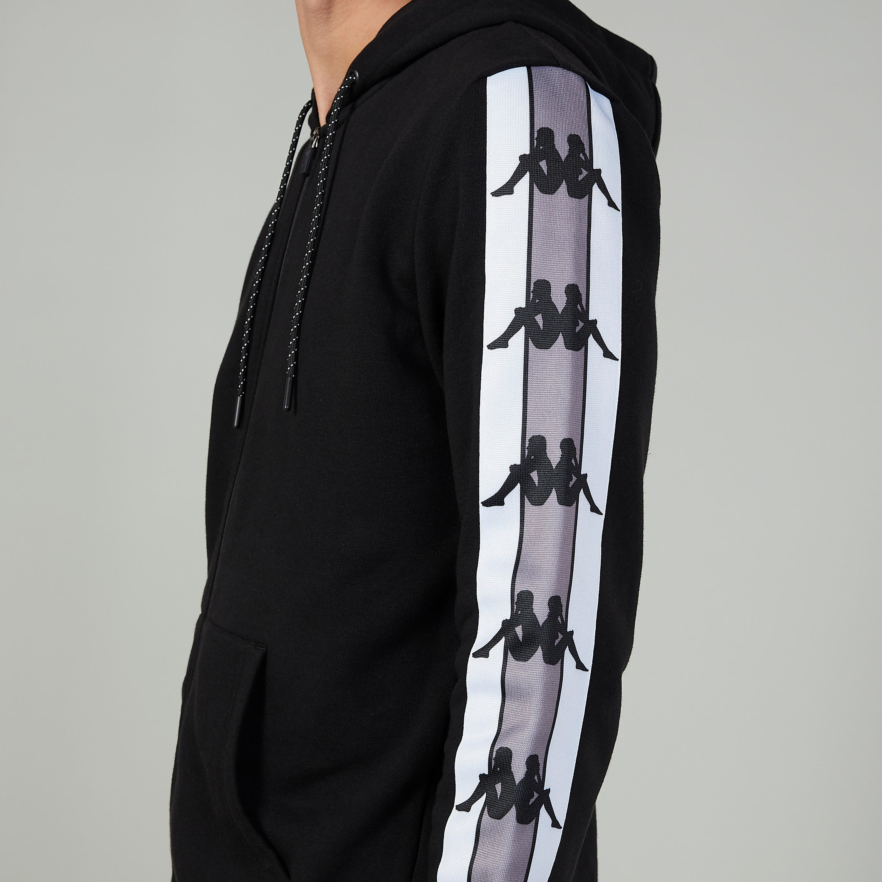 جاكيت بأكمام طويلة وشريطة وطبعات من كابا-men-winterwear-hoodiesandsweatshirts-image-3