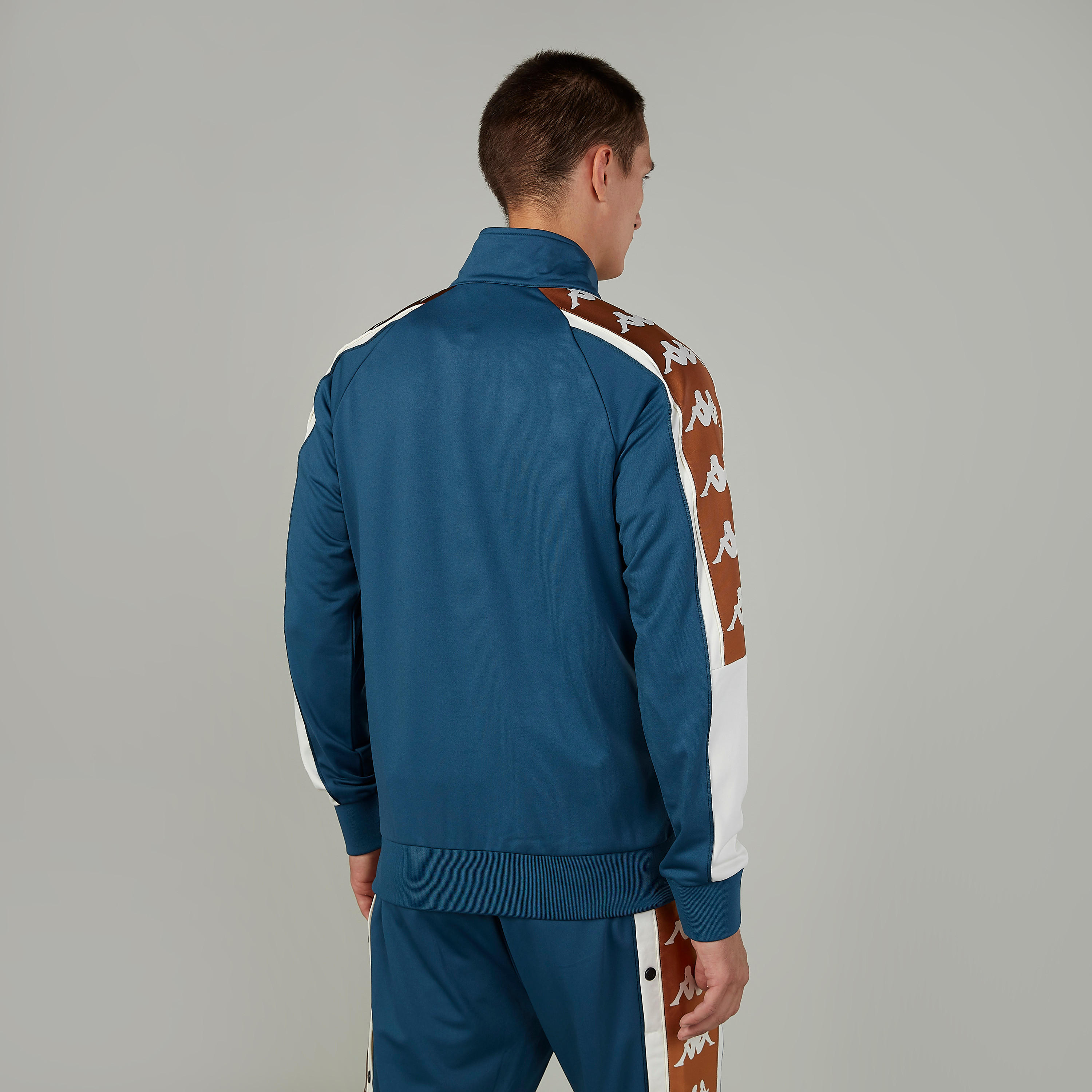 جاكيت بطبعات وأكمام طويلة وجيوب من كابا-men-clothing-jacketsandblazers-jackets-image-4