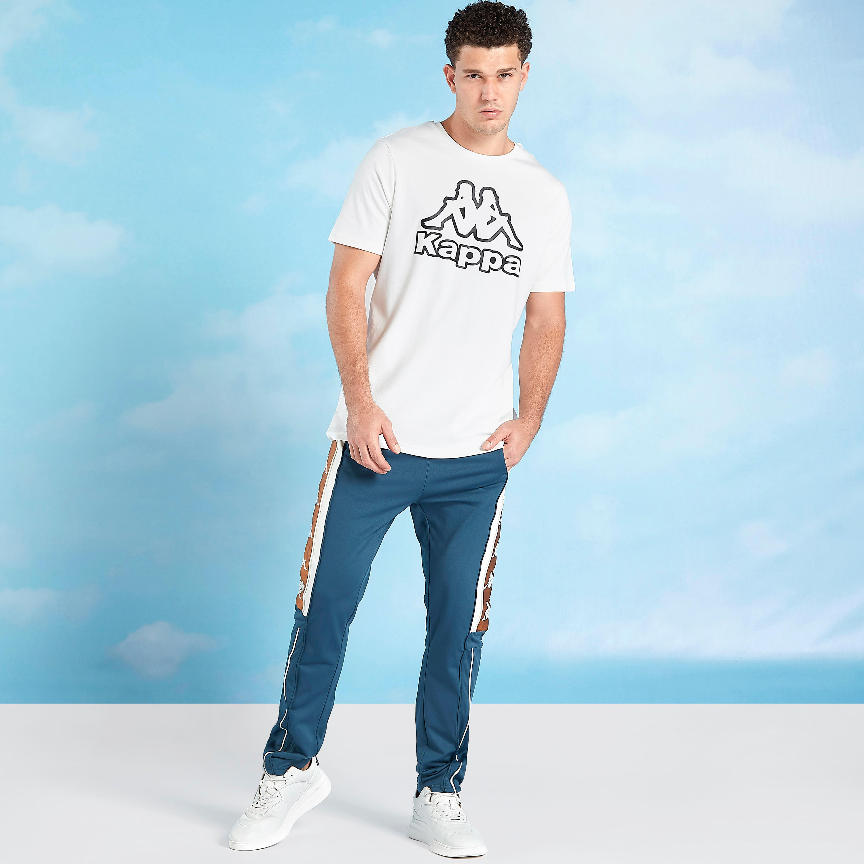 بنطلون رياضي طويل بخصر مطّاطي وجيوب وطبعات من كابا-men-clothing-sportswearandactivewear-bottoms-image-2