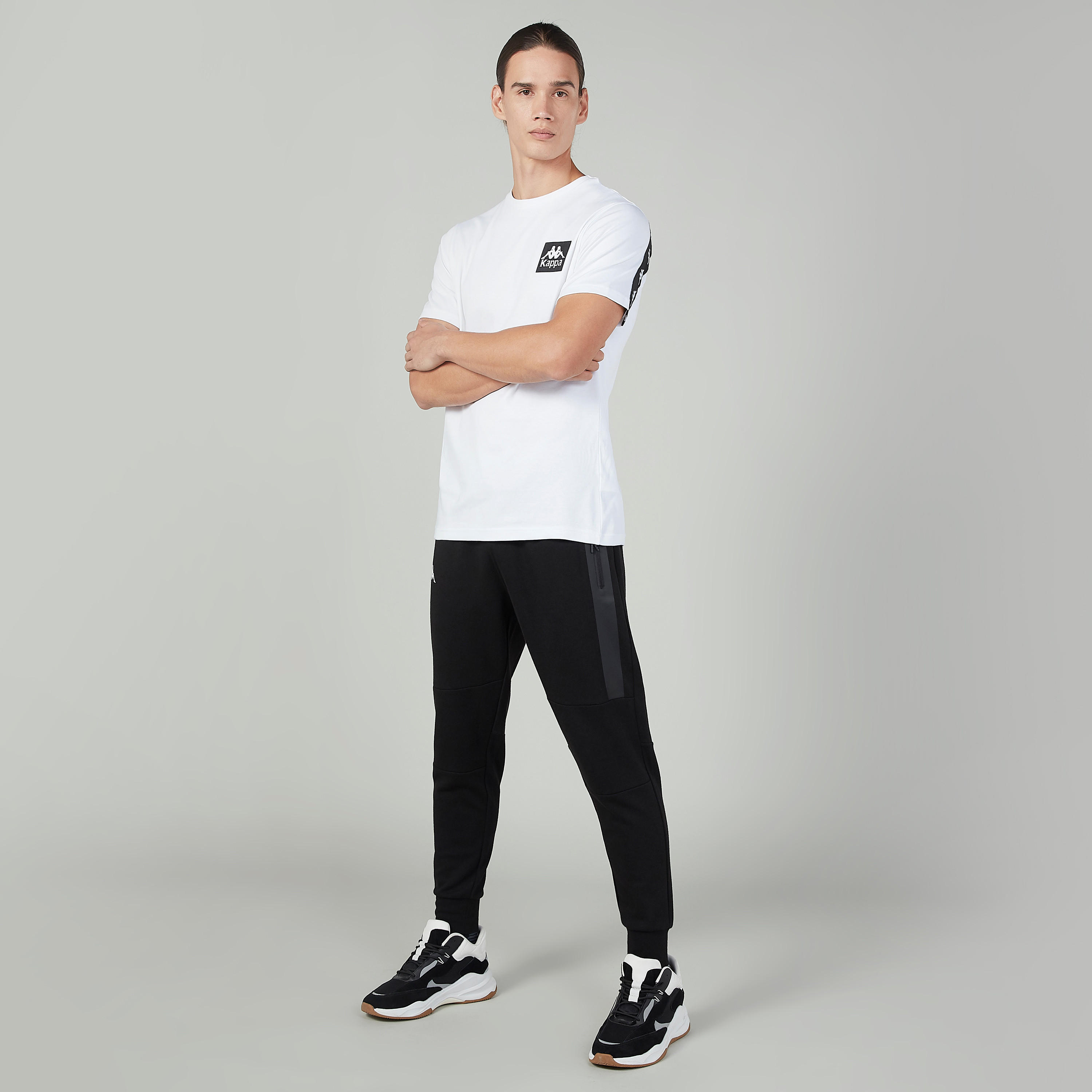 بنطلون رياضي سادة بسحّاب وجيوب من كابا-men-clothing-bottoms-joggers-image-2