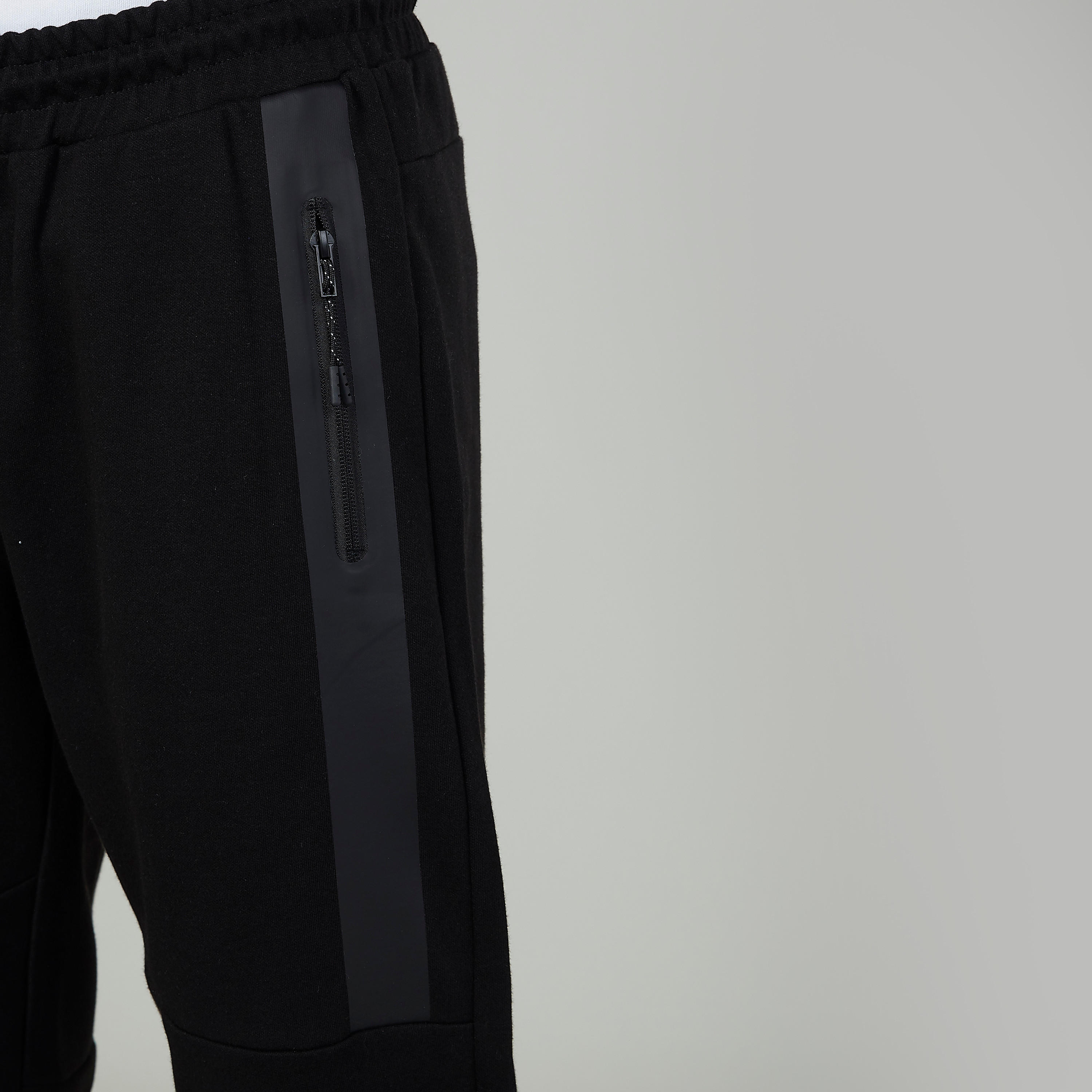 بنطلون رياضي سادة بسحّاب وجيوب من كابا-men-clothing-bottoms-joggers-image-3
