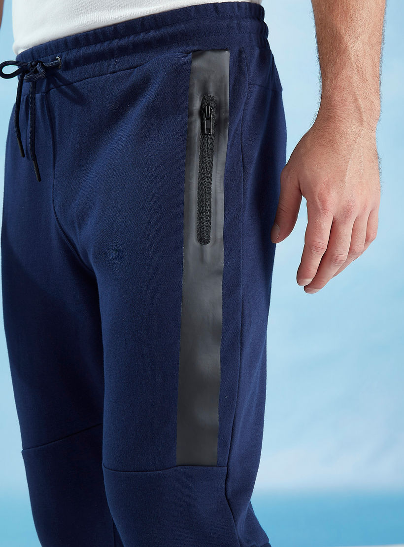 بنطلون رياضي سادة بسحّاب وجيوب من كابا-men-clothing-bottoms-joggers-image-4