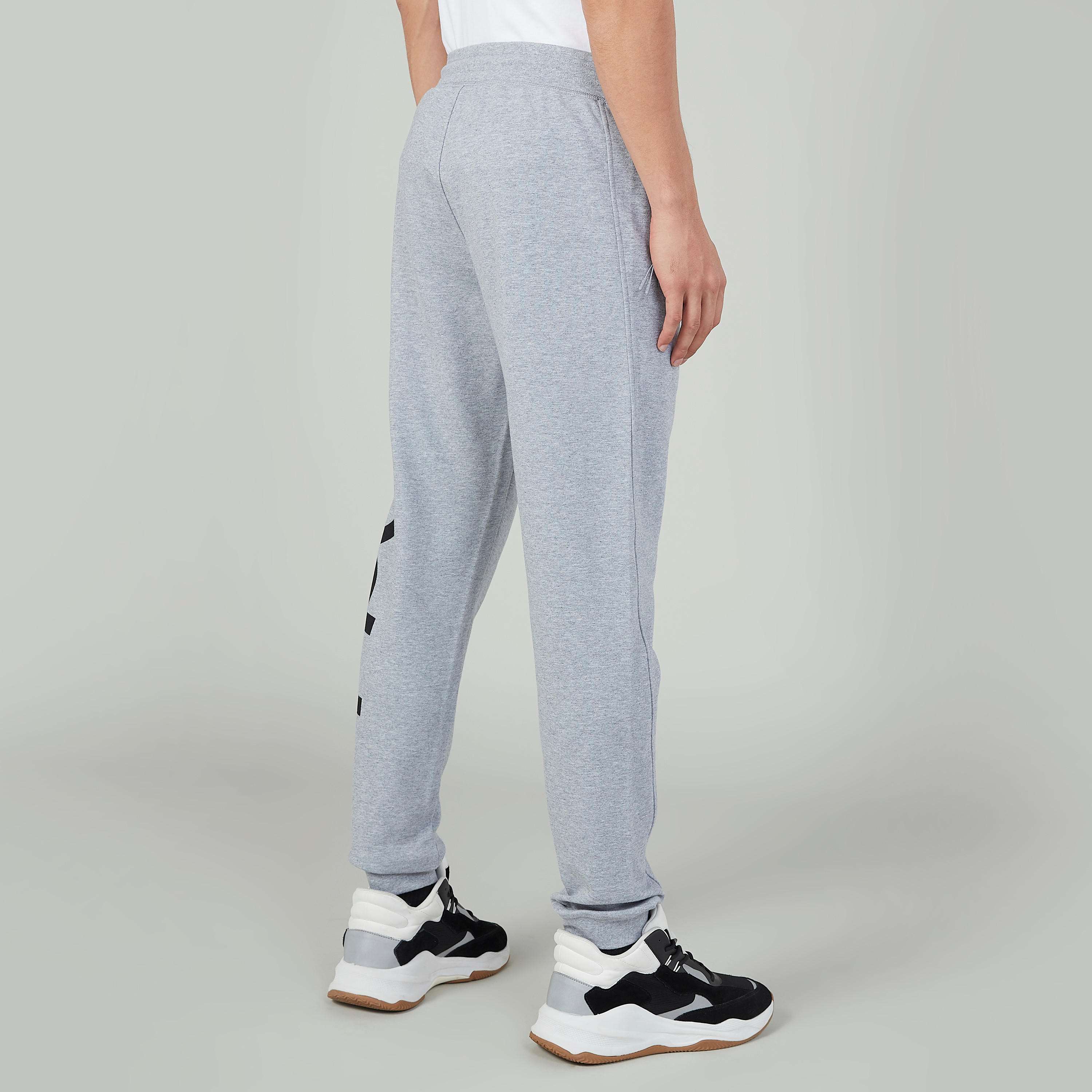 بنطلون رياضي برباط وجيوب وطبعات من كابا-men-clothing-bottoms-joggers-image-4