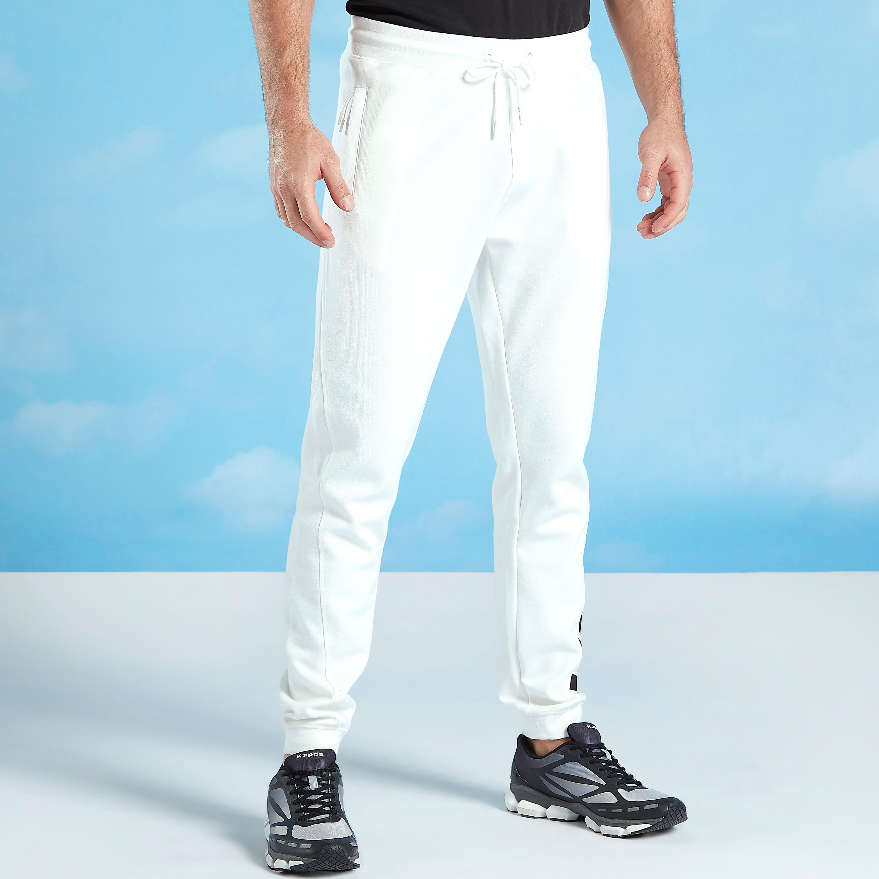 بنطلون رياضي برباط وجيوب وطبعات من كابا-men-clothing-bottoms-joggers-image-2