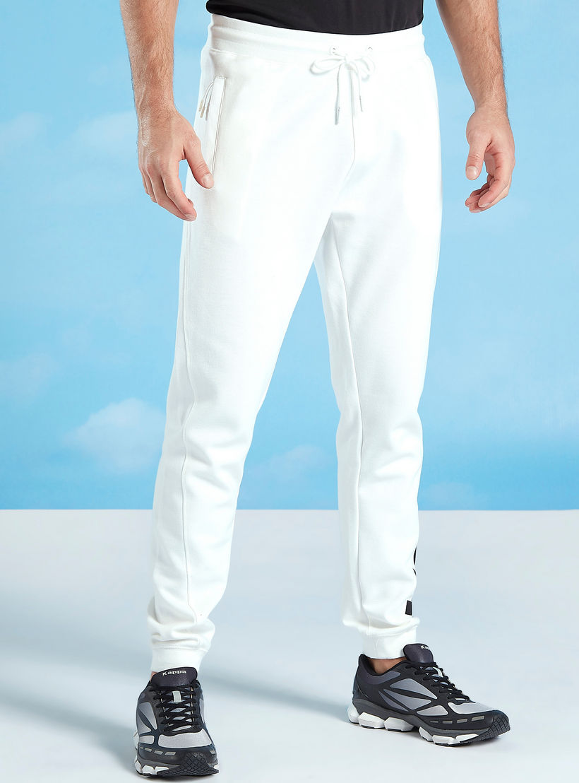 بنطلون رياضي برباط وجيوب وطبعات من كابا-men-clothing-bottoms-joggers-image-2