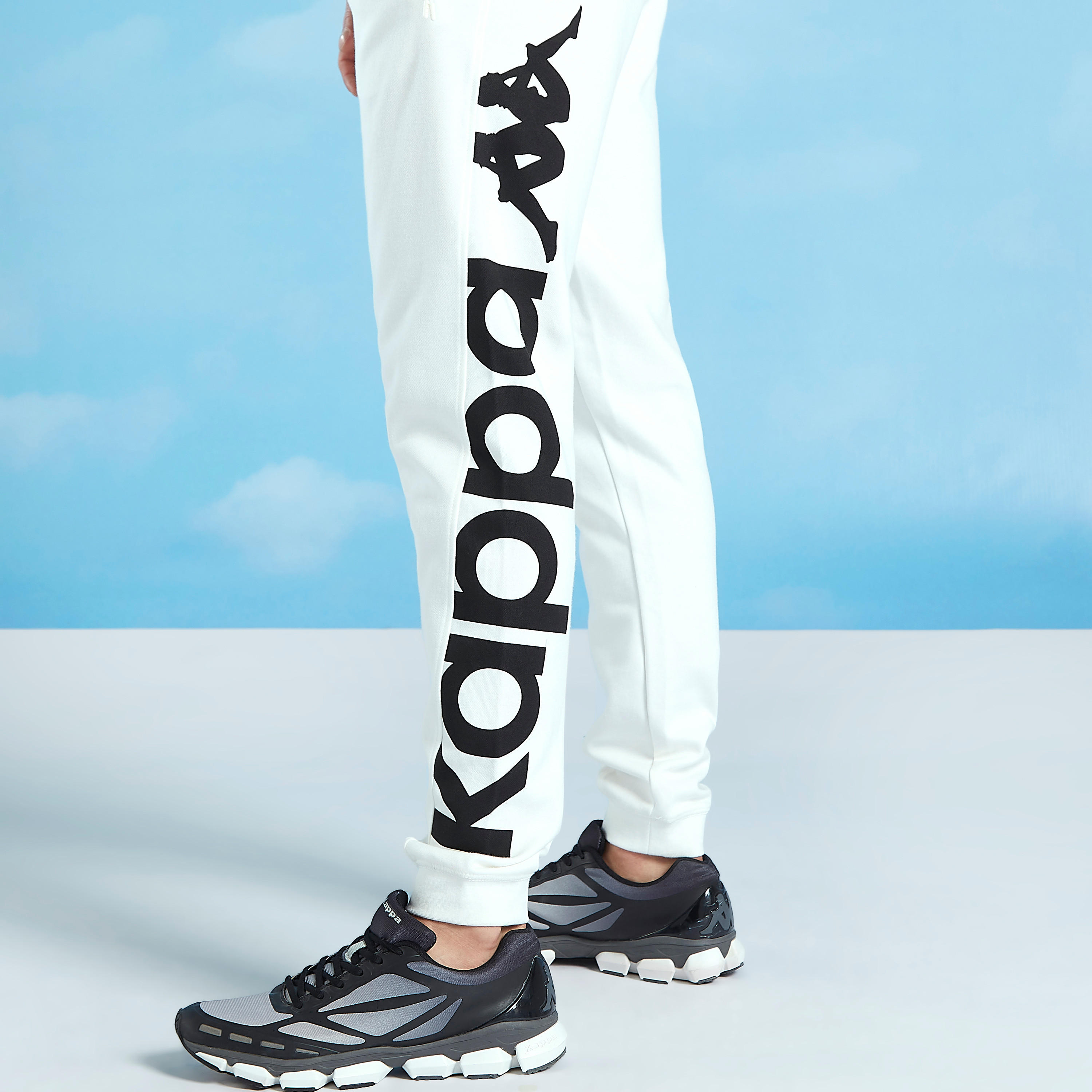 بنطلون رياضي برباط وجيوب وطبعات من كابا-men-clothing-bottoms-joggers-image-4