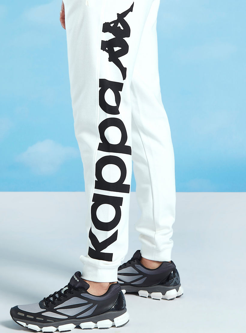 بنطلون رياضي برباط وجيوب وطبعات من كابا-men-clothing-bottoms-joggers-image-4