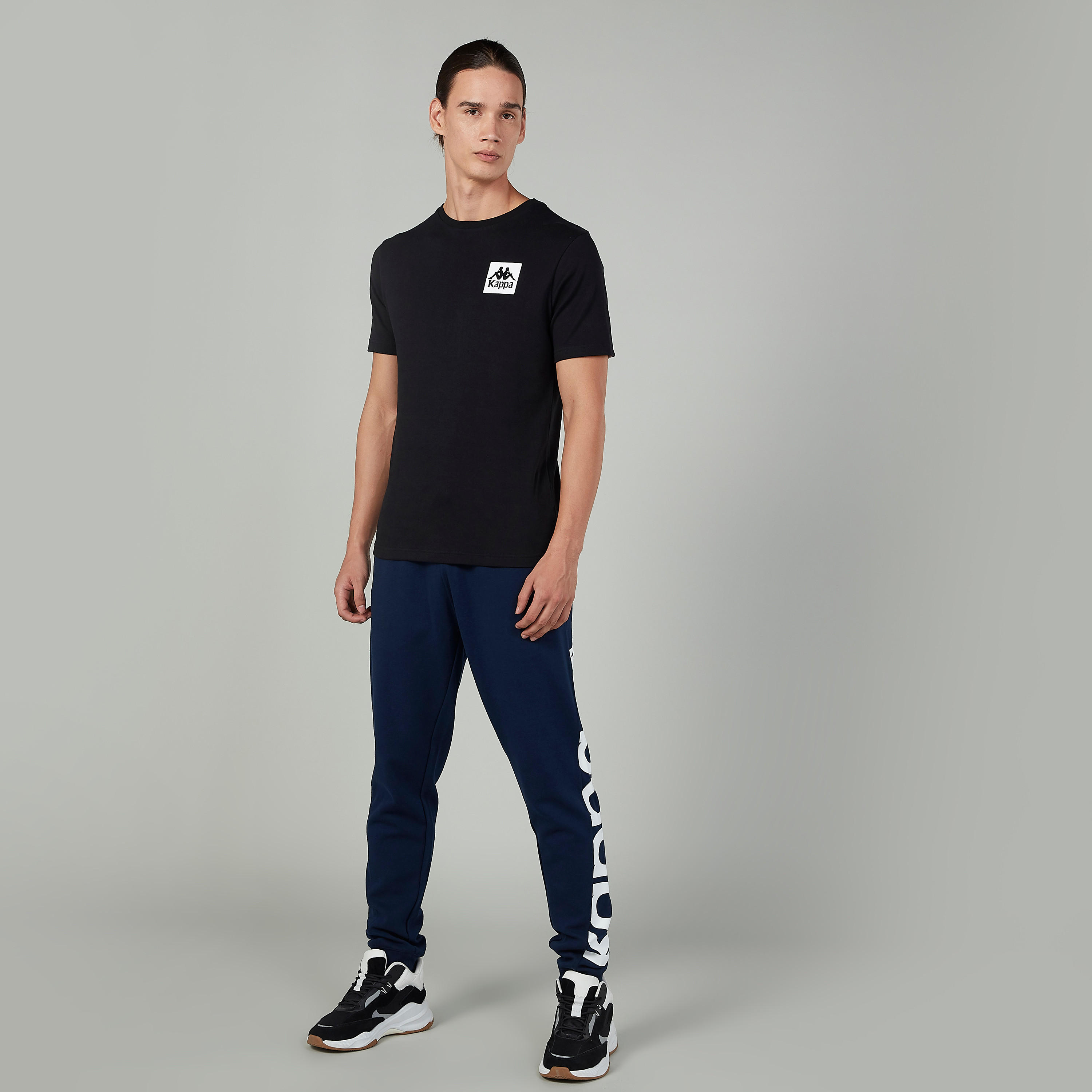 بنطلون رياضي برباط وجيوب وطبعات من كابا-men-clothing-sportswearandactivewear-bottoms-image-2