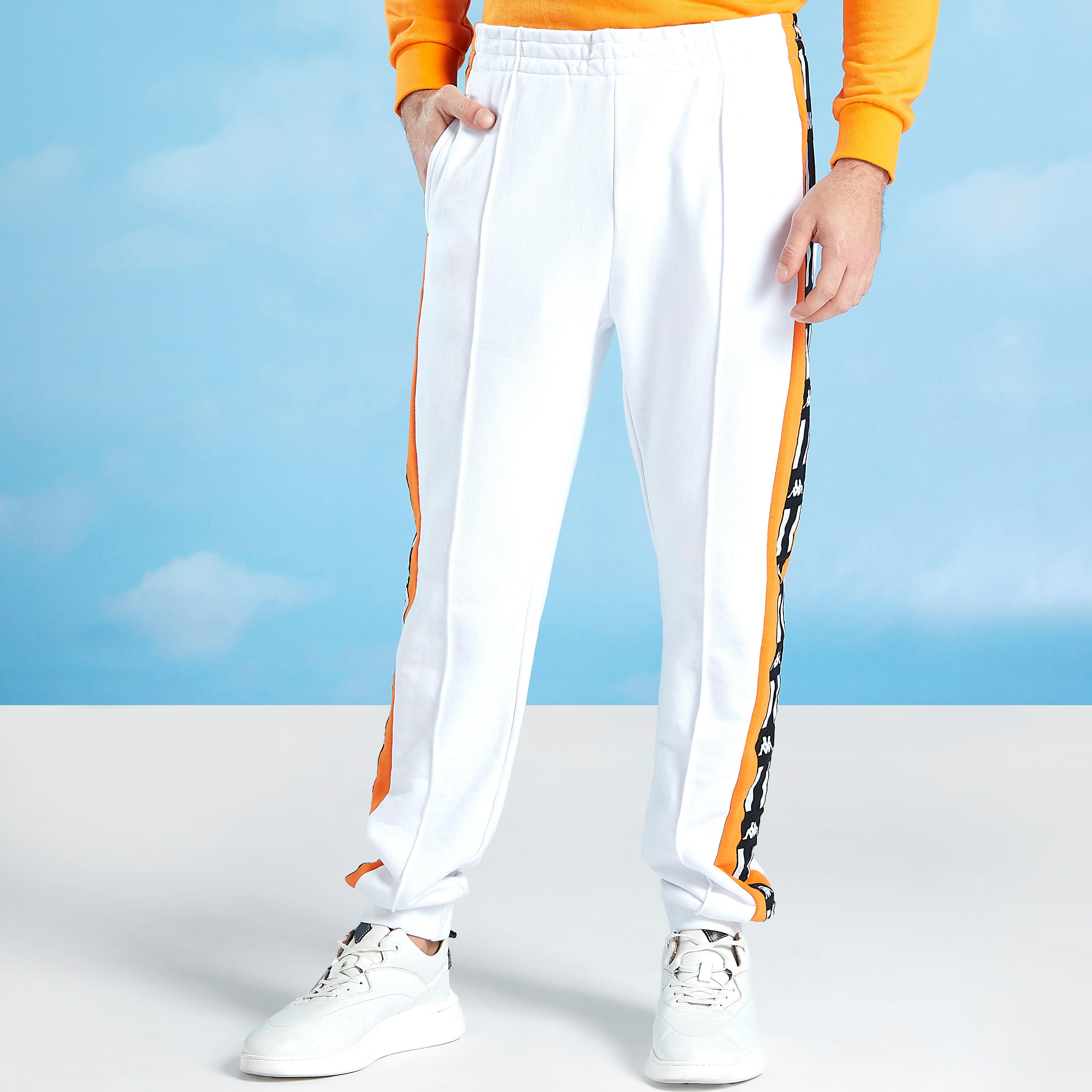 بنطلون بخصر مطاطي وجيوب وطبعات من كابا-men-clothing-sportswearandactivewear-bottoms-image-1