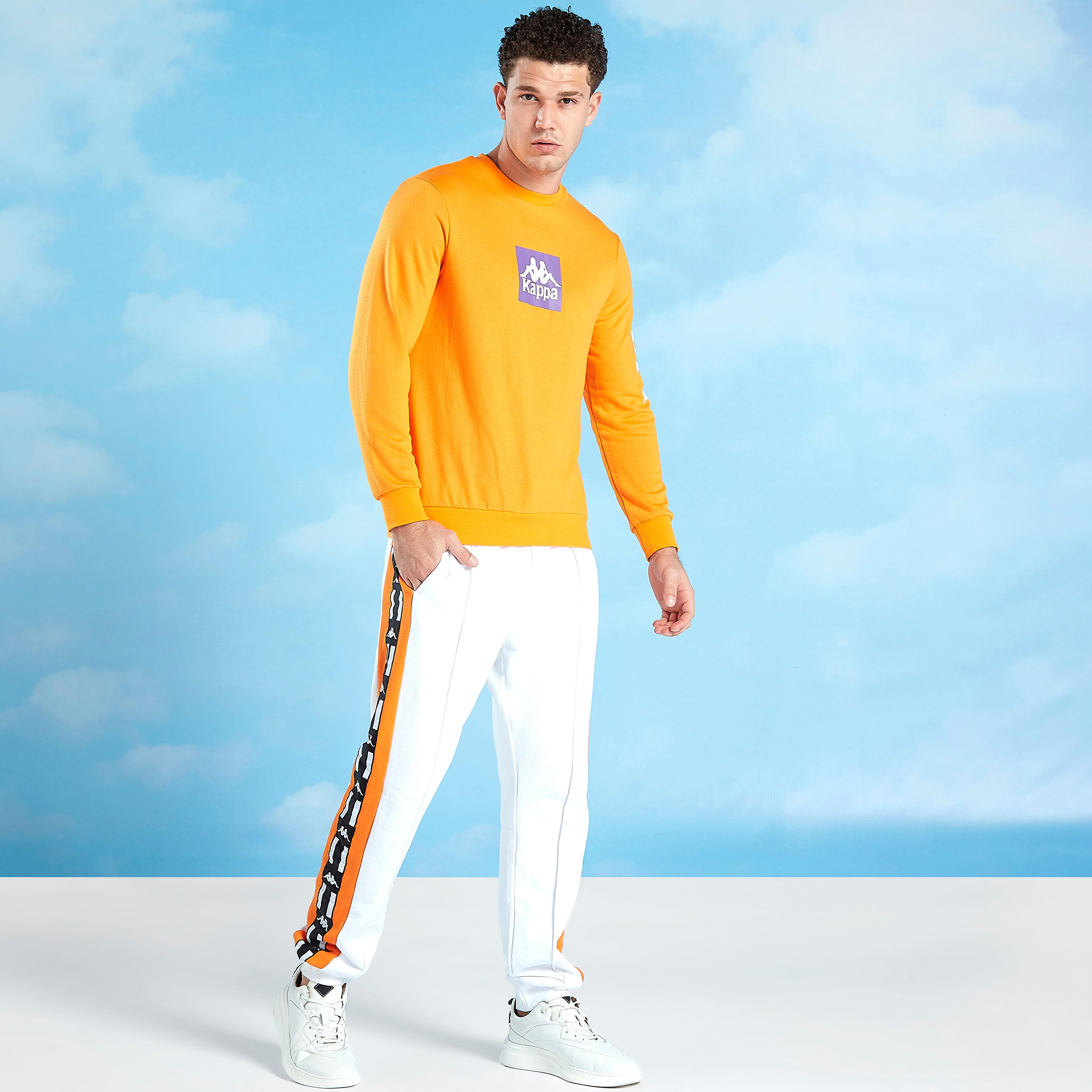 بنطلون بخصر مطاطي وجيوب وطبعات من كابا-men-clothing-sportswearandactivewear-bottoms-image-2