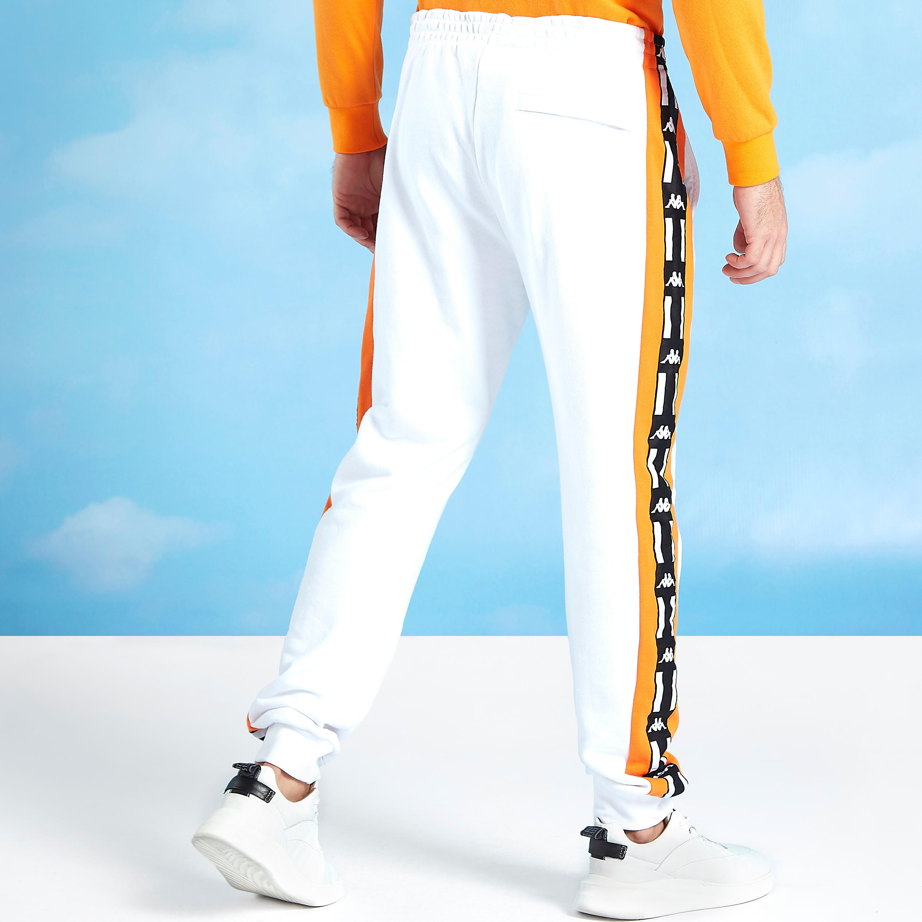 بنطلون بخصر مطاطي وجيوب وطبعات من كابا-men-clothing-sportswearandactivewear-bottoms-image-4