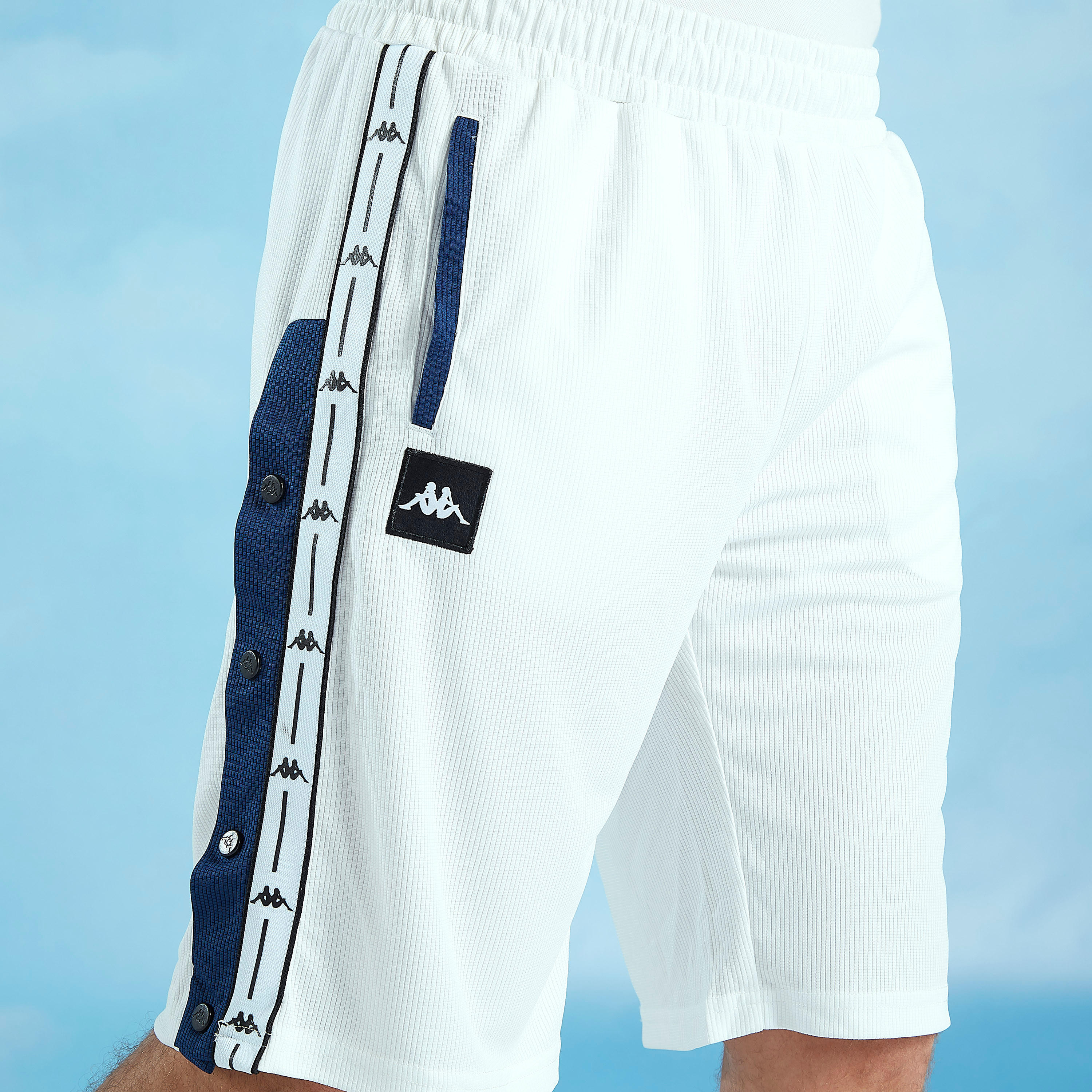 شورت سادة بخصر مطاطي وتفاصيل شريط من كابا-men-clothing-sportswearandactivewear-bottoms-image-3