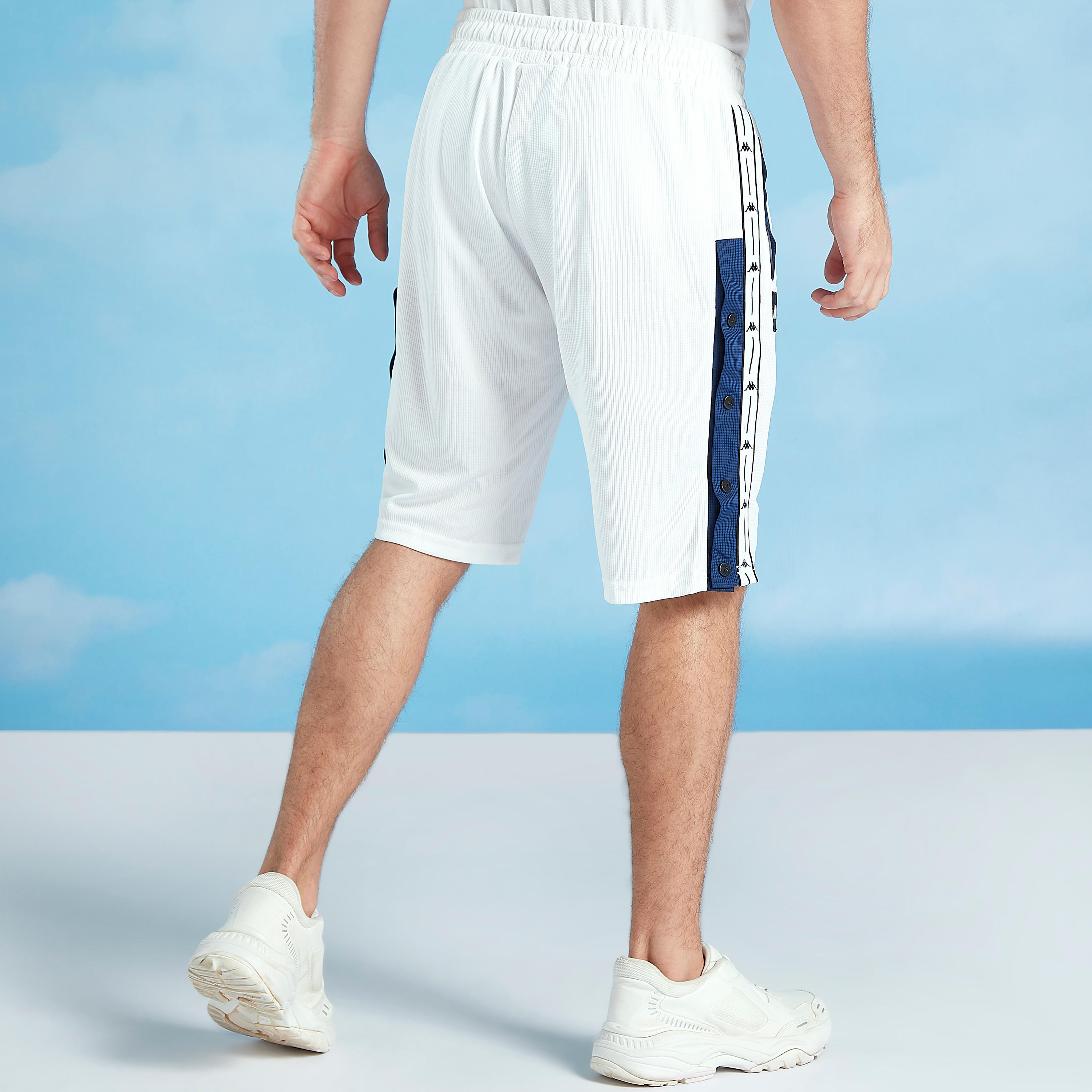 شورت سادة بخصر مطاطي وتفاصيل شريط من كابا-men-clothing-sportswearandactivewear-bottoms-image-4