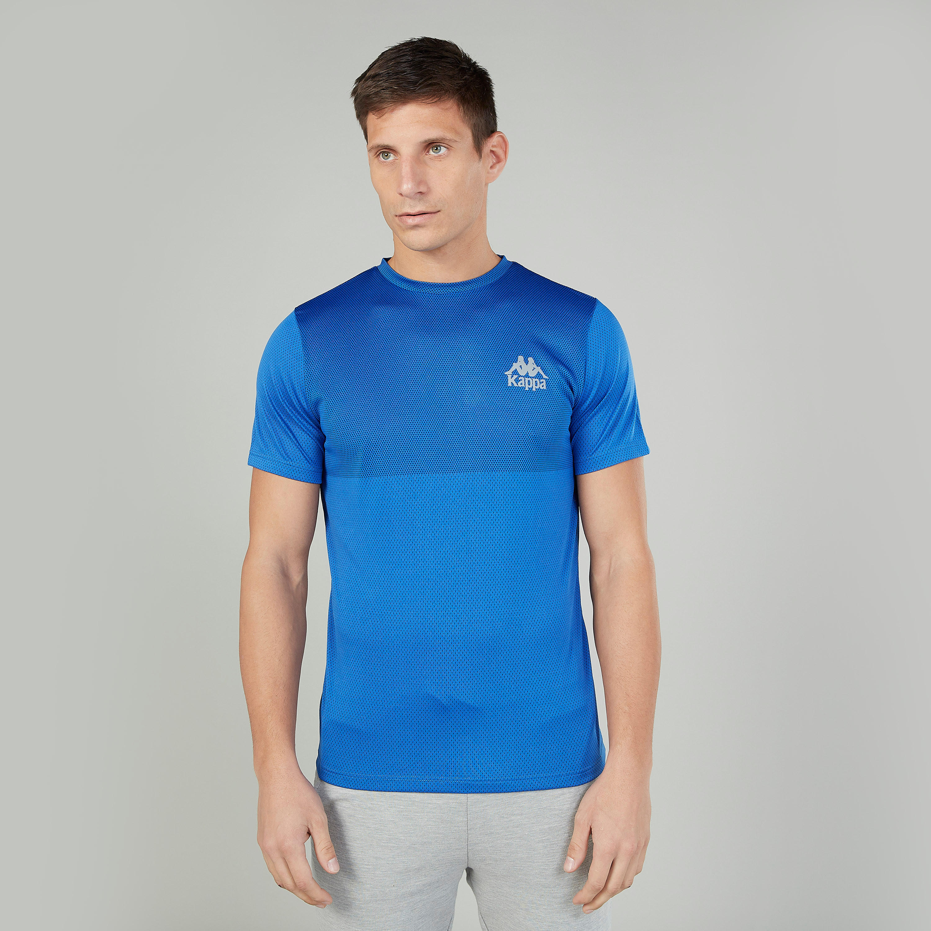 تيشيرت بياقة ضيّقة وأكمام قصيرة وطبعات من كابا-men-clothing-sportswearandactivewear-tshirtsandpolos-image-1