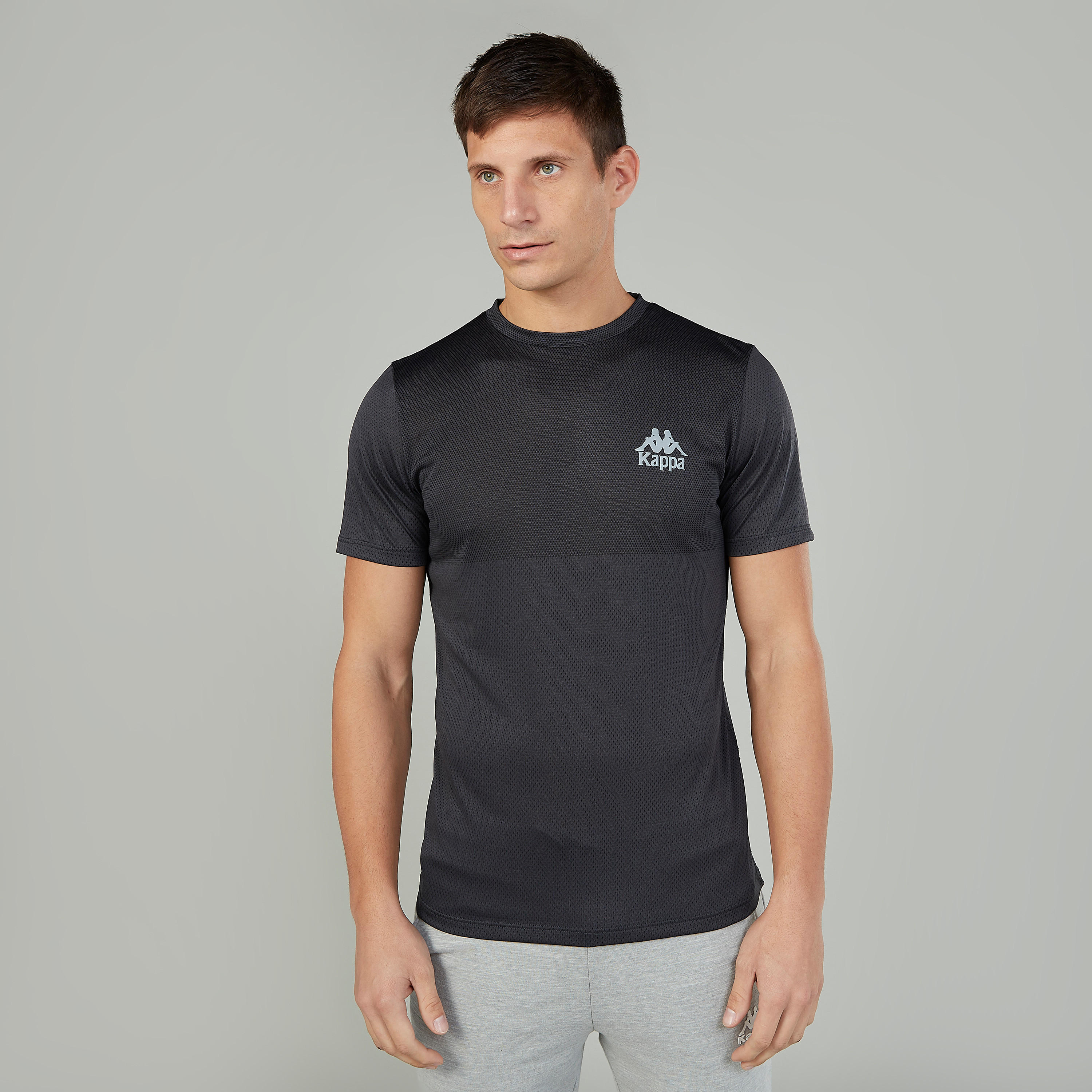 تيشيرت بياقة مستديرة وأكمام قصيرة وطبعات من كابا-men-clothing-sportswearandactivewear-tshirtsandpolos-image-1