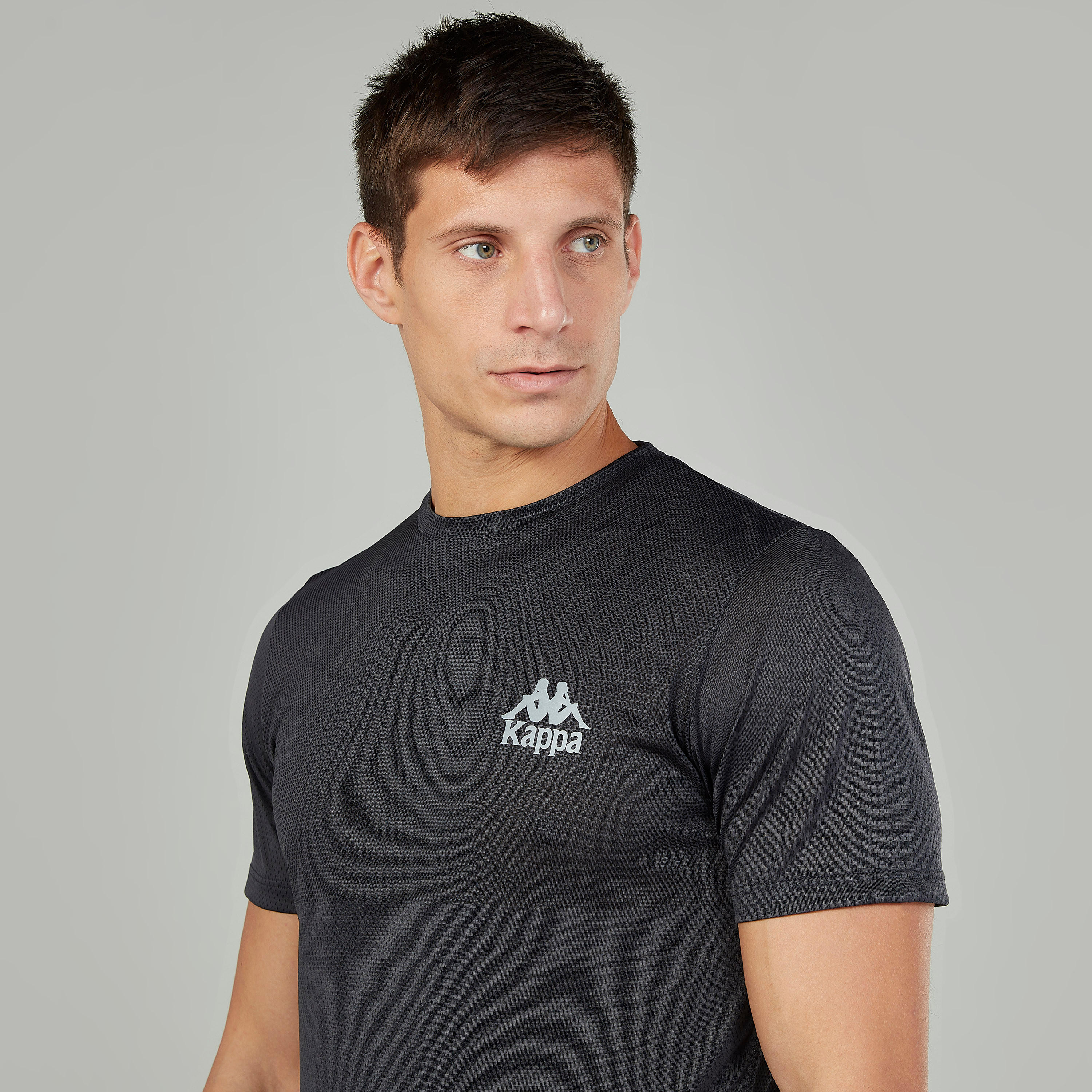 تيشيرت بياقة مستديرة وأكمام قصيرة وطبعات من كابا-men-clothing-sportswearandactivewear-tshirtsandpolos-image-3